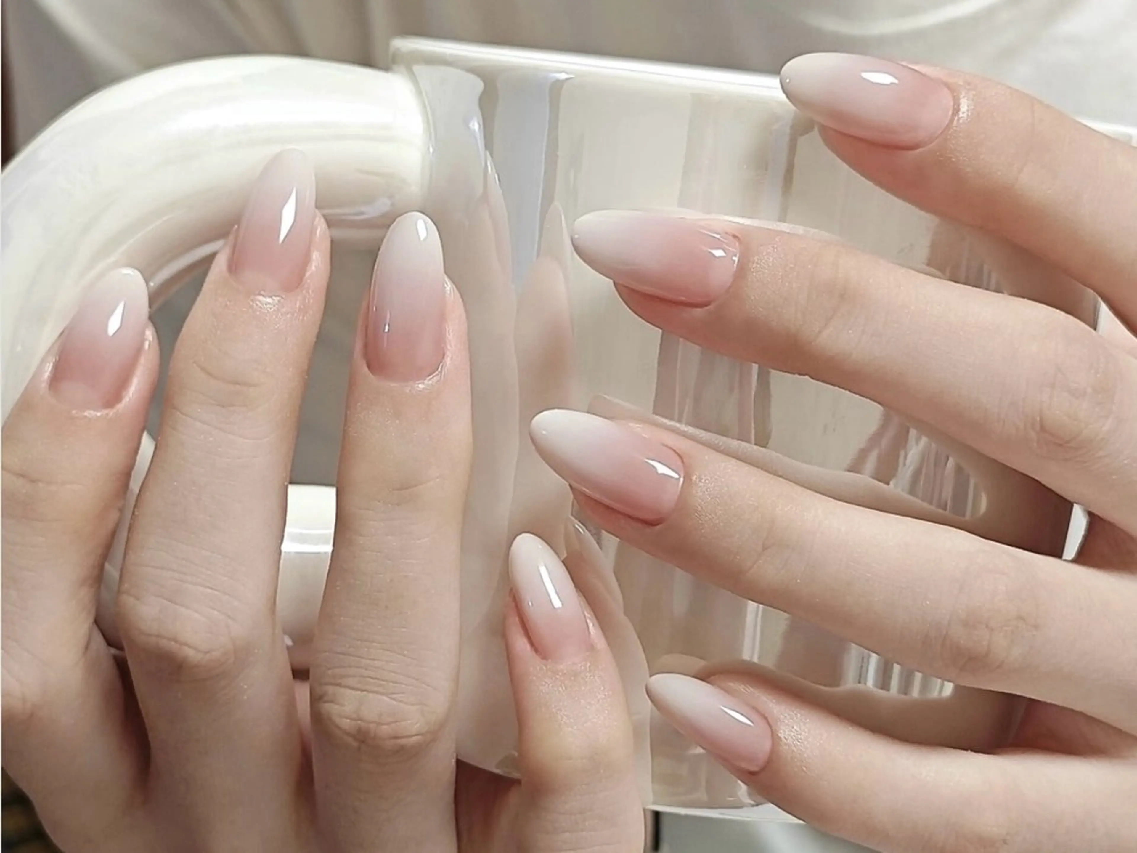 ネイル グラデーション ワンホンネイル ホワイト Best Nail 銀座店所属・あ いのネイルデザイン