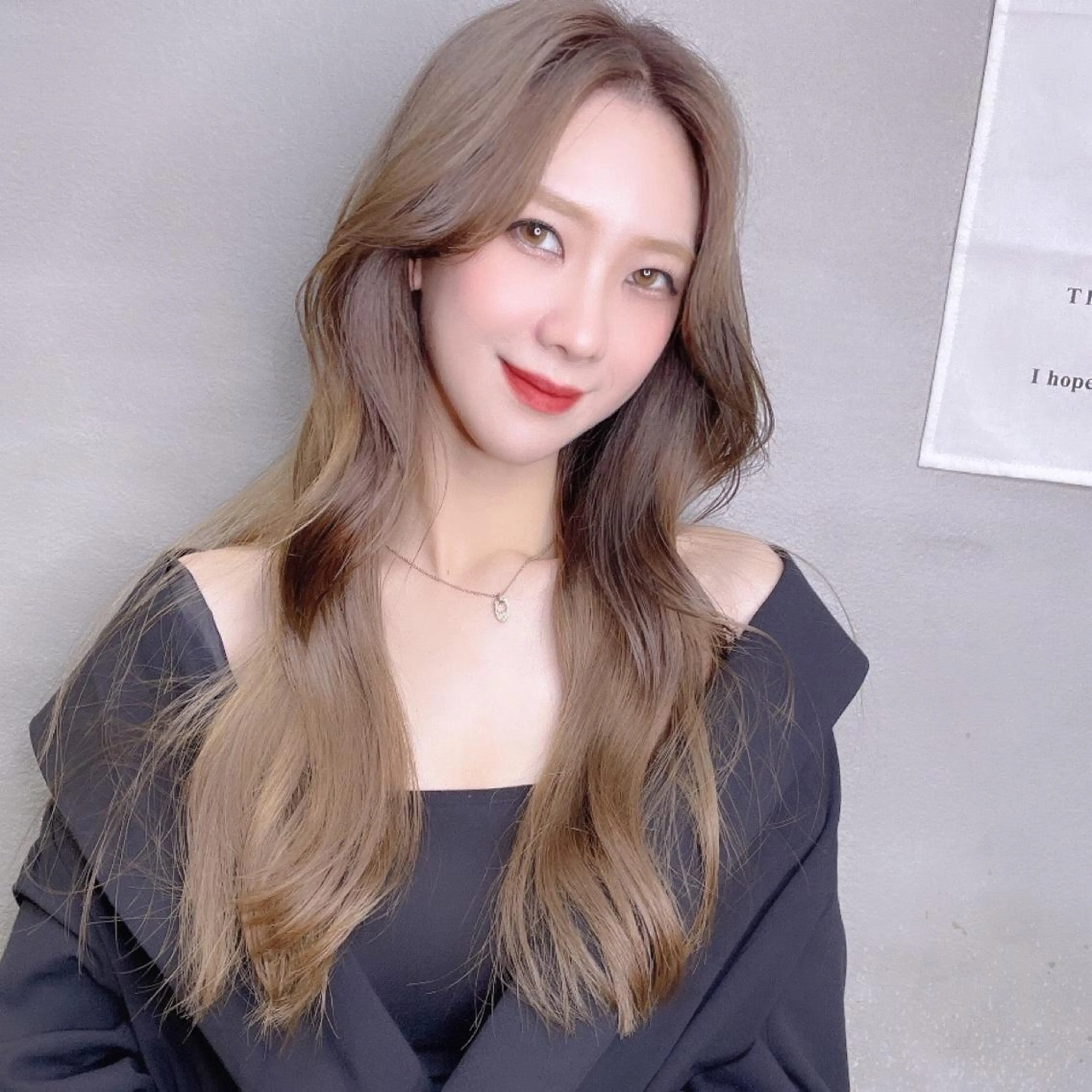 ロング カラー くびれヘア エギョモリ 顔まわりレイヤー ヨシンモリ 韓国風ヘア ブリーチなし透明感カ ラー×韓国ヘア♡ヒデのヘアスタイル