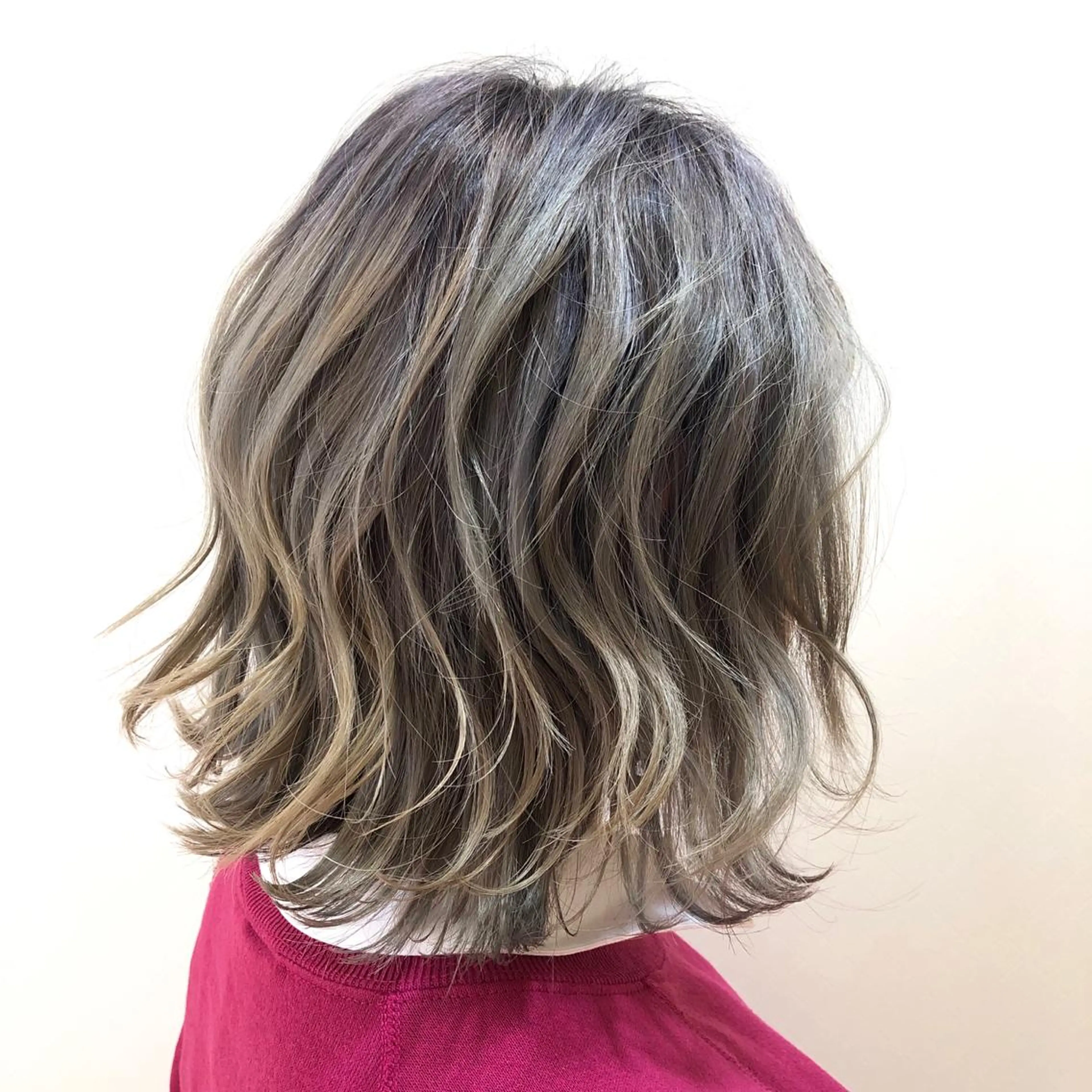 ミディアム カラー グラデーションカラー グレージュ ラベンダーカラー 🌈ぷる艶カラー🌈 髪質改善👑柳沼尚貴のヘアスタイル