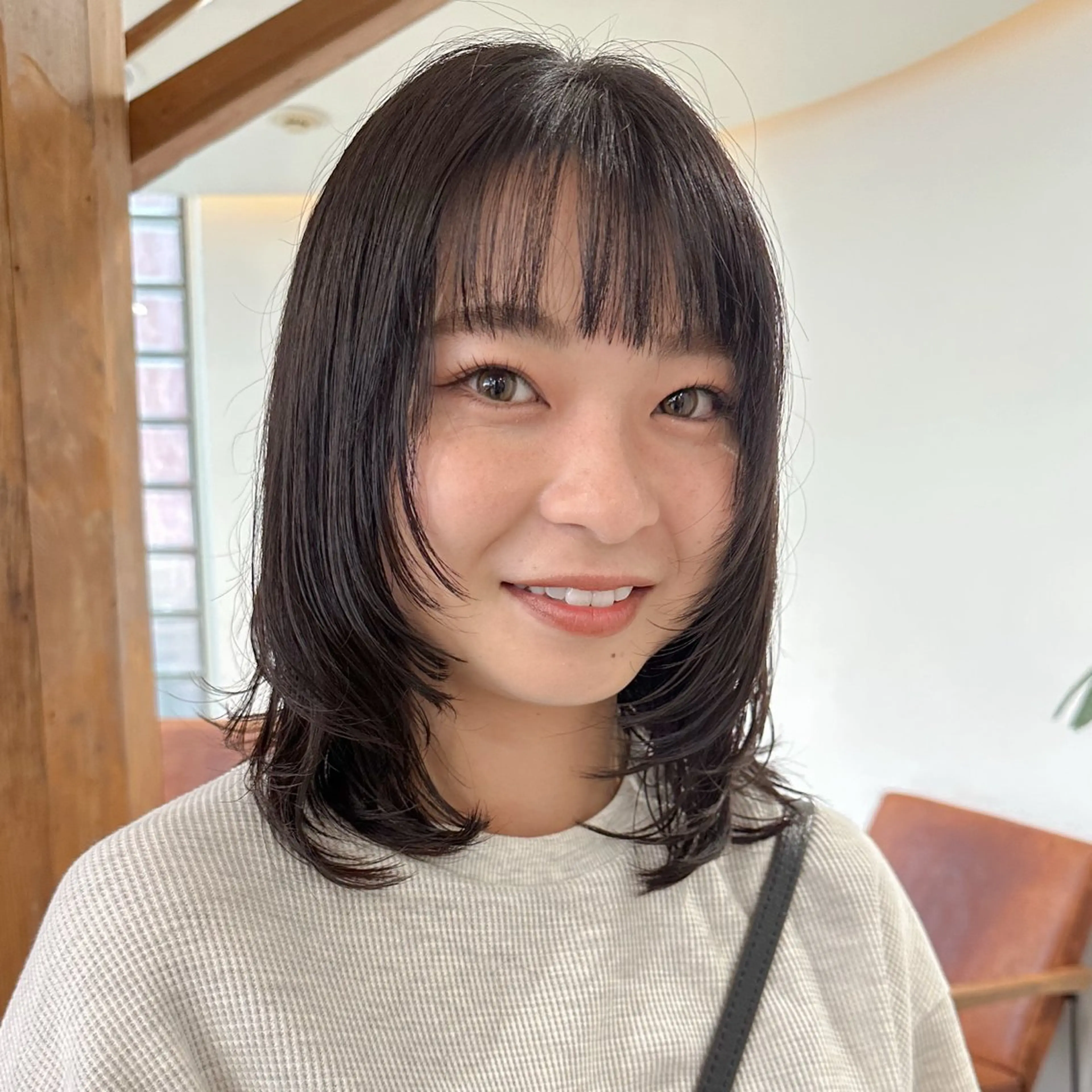 ミディアム アッシュ レイヤーカット カット ヘアカラー トリートメント 平野恵/透明感カラー ブリーチ/ボブのヘアスタイル