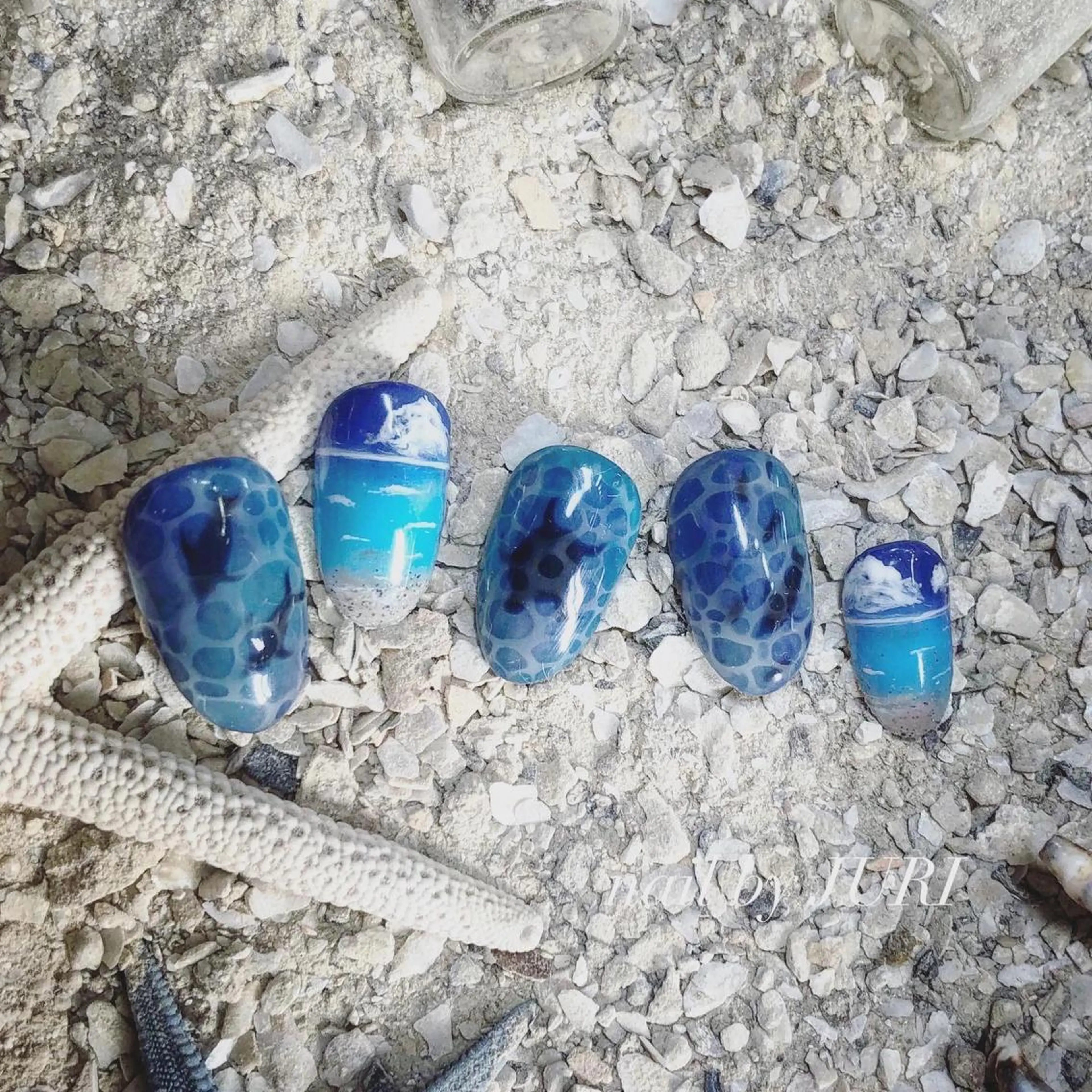 ネイル フットネイル フレンチネイル ジェルネイル ラメ(グリッター) ラメグラデーション NEO Beauty Salon所属・𝐍𝐄𝐎 𝐉𝐔𝐑𝐈のネイルデザイン