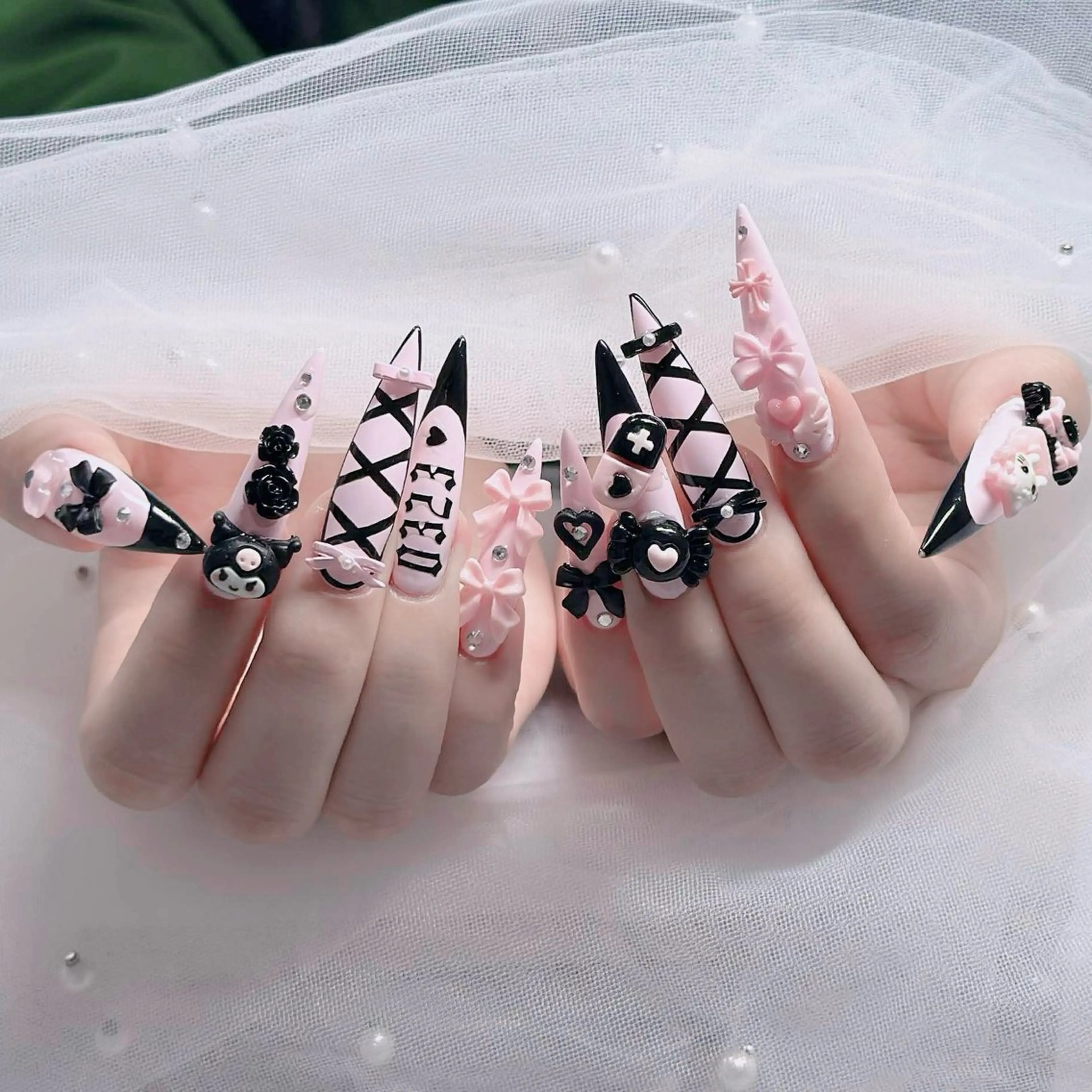 ネイル オーロラネイル フレンチネイル ジェルネイル ハロウィン キラキラネイル ハンドネイル H.baby Nail Salonのネイルデザイン