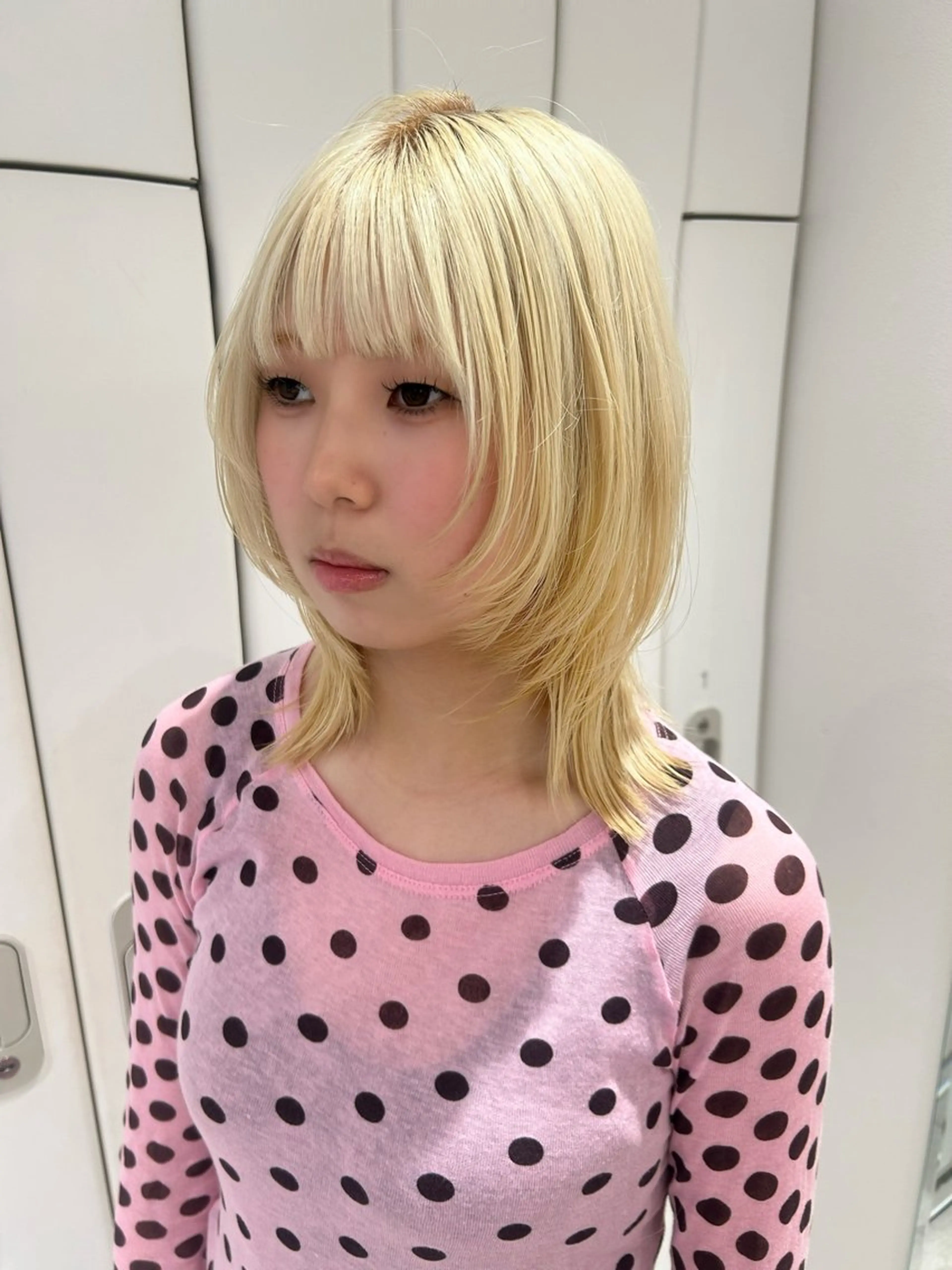 ミディアム レイヤーカット ヘアカラー ここな Un amiのヘアスタイル