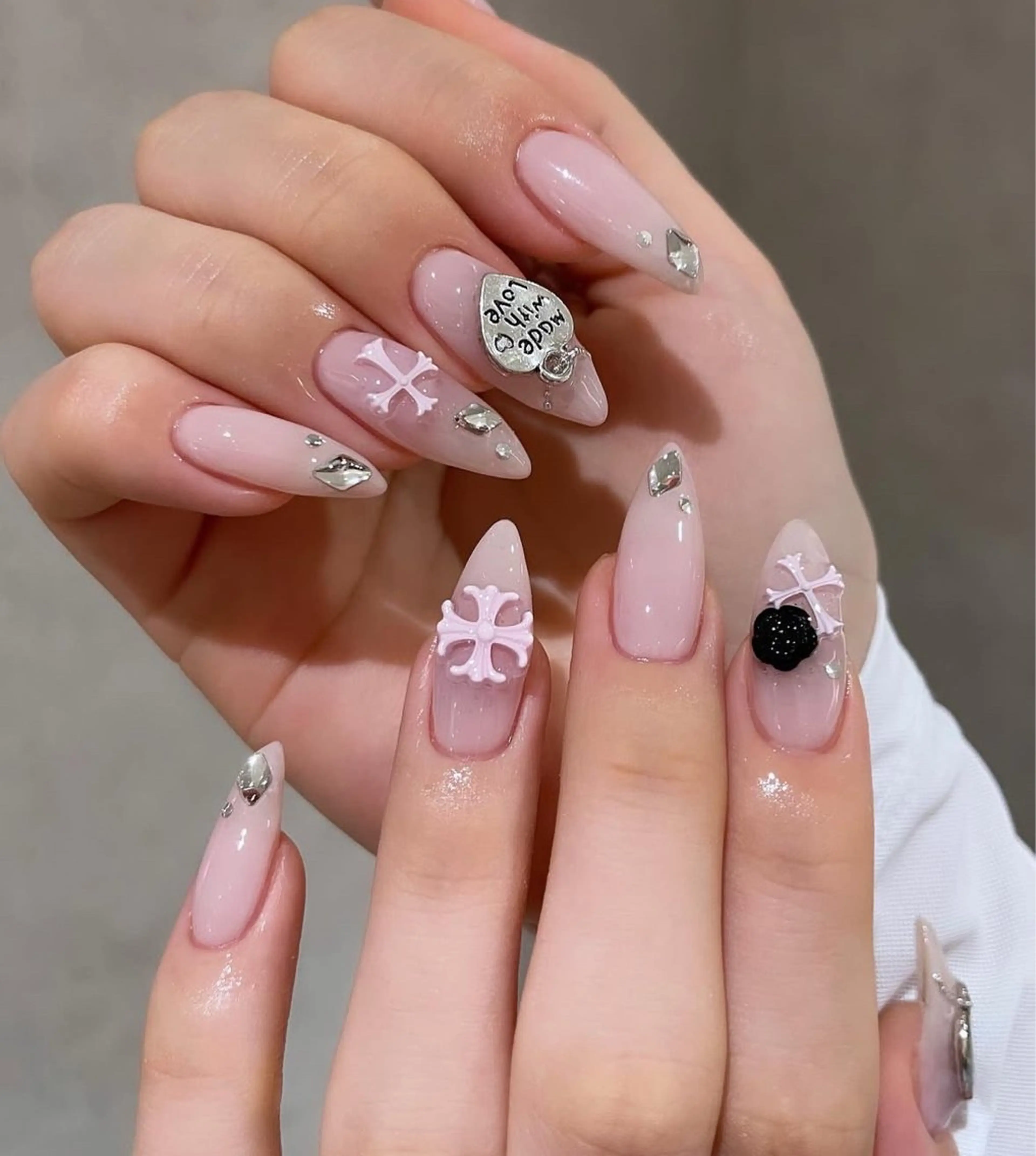 ネイル グラデーション キラキラネイル 韓国ネイル ラメ(グリッター) ラメグラデーション ハンドネイル ハンドケア Chisa Nail Studio所属・リ リのネイルデザイン