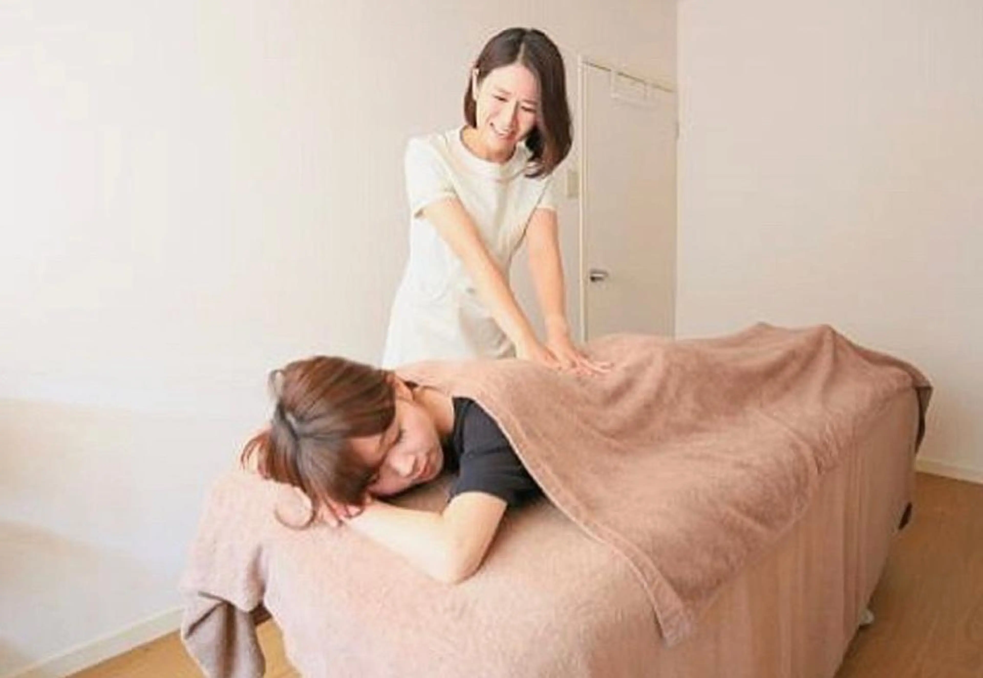 ⚫︎ 全身もみほぐし　60分《洋服の上からつま先から頭皮まで、しっかりほぐします》の写真