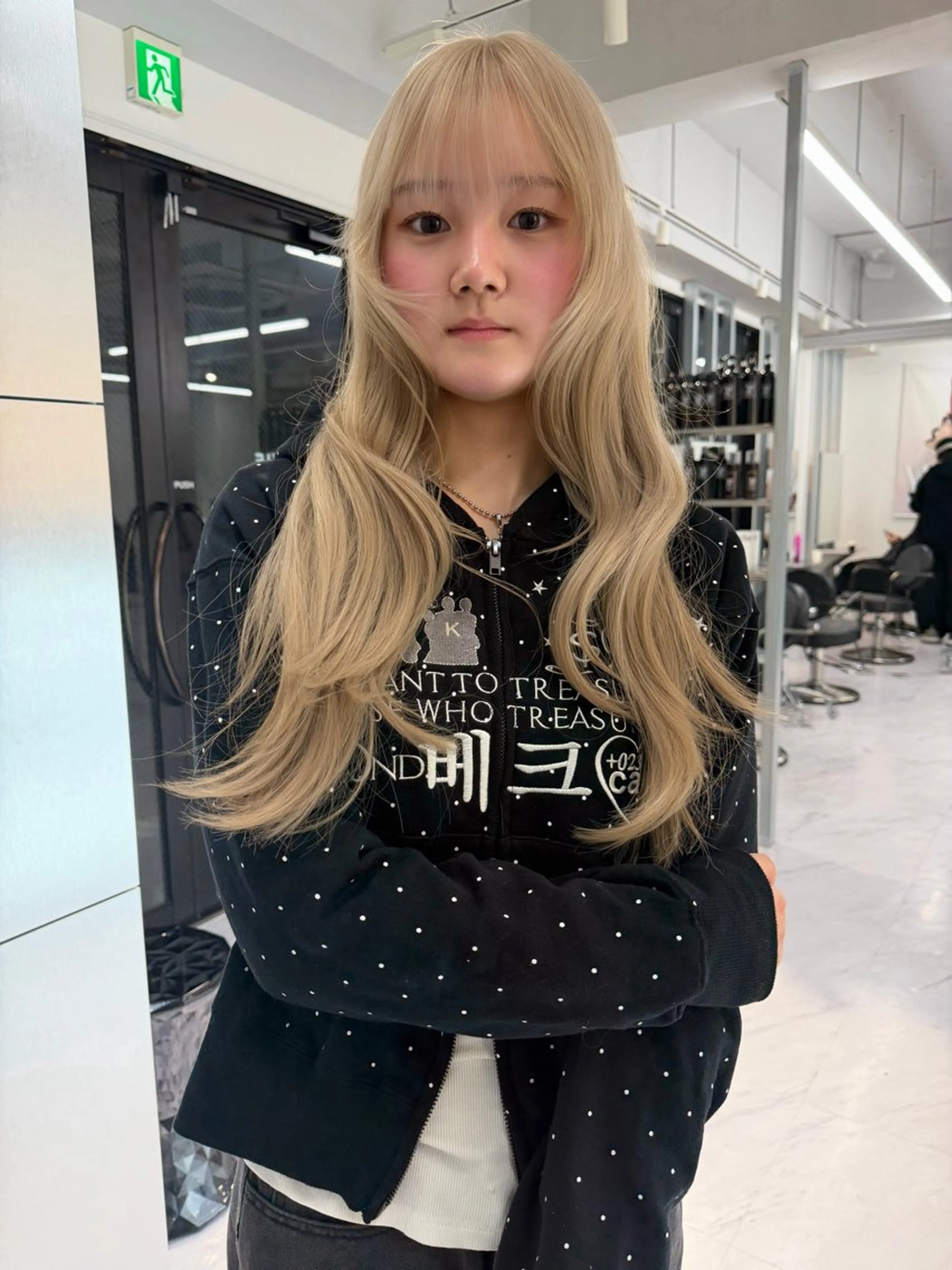 ロング カラー ベージュカラー ブリーチ ケアブリーチ デザインカラー ダブルカラー カット ヘアカラー トリートメント TATSUブリーチ/ ミルクティーベージュのヘアスタイル