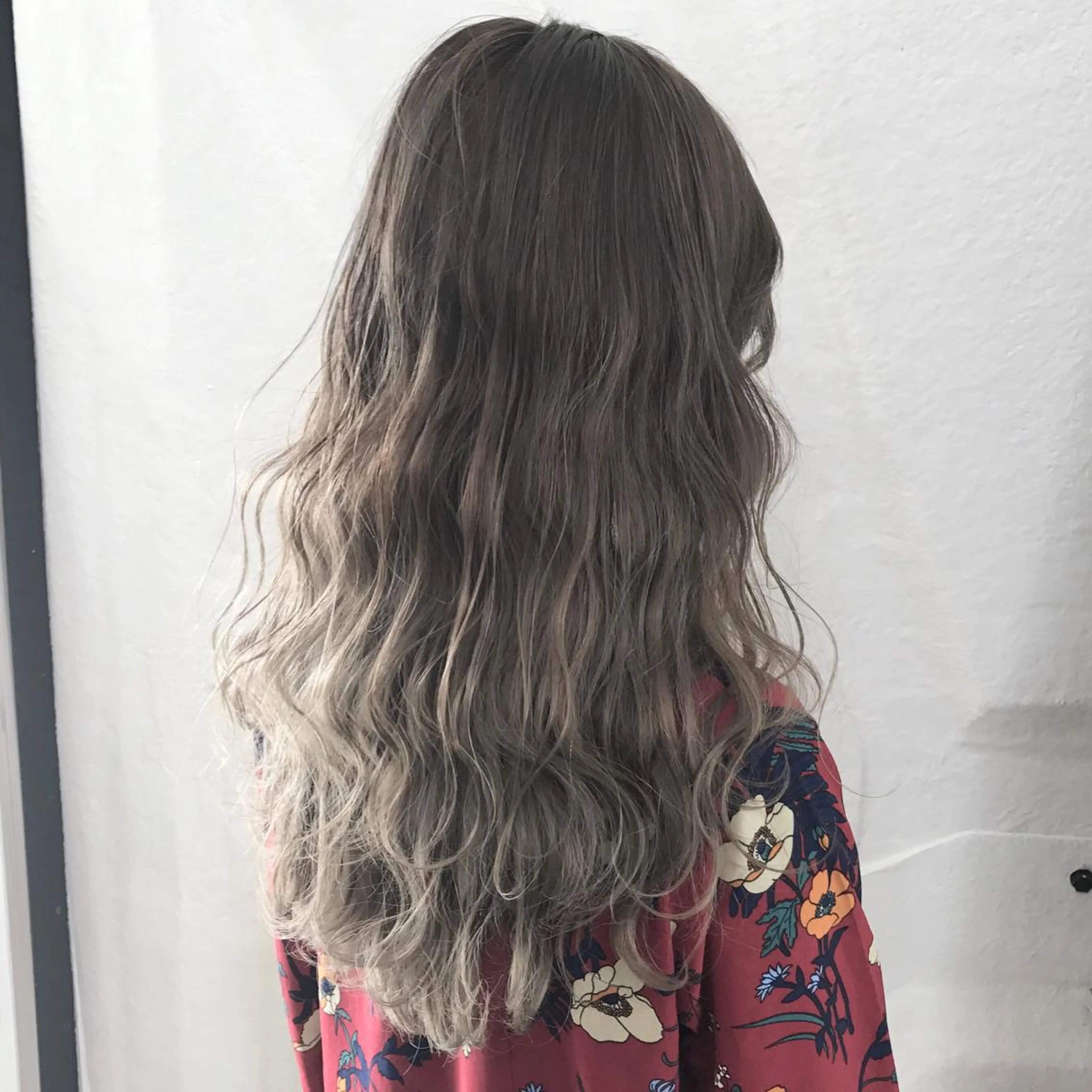 ロング カラー ブリーチ グラデーションカラー グレージュ ハイライトカラー ハイライト サロウィン所属・K-POP好き美容師 🇰🇷Kai.Yのヘアスタイル