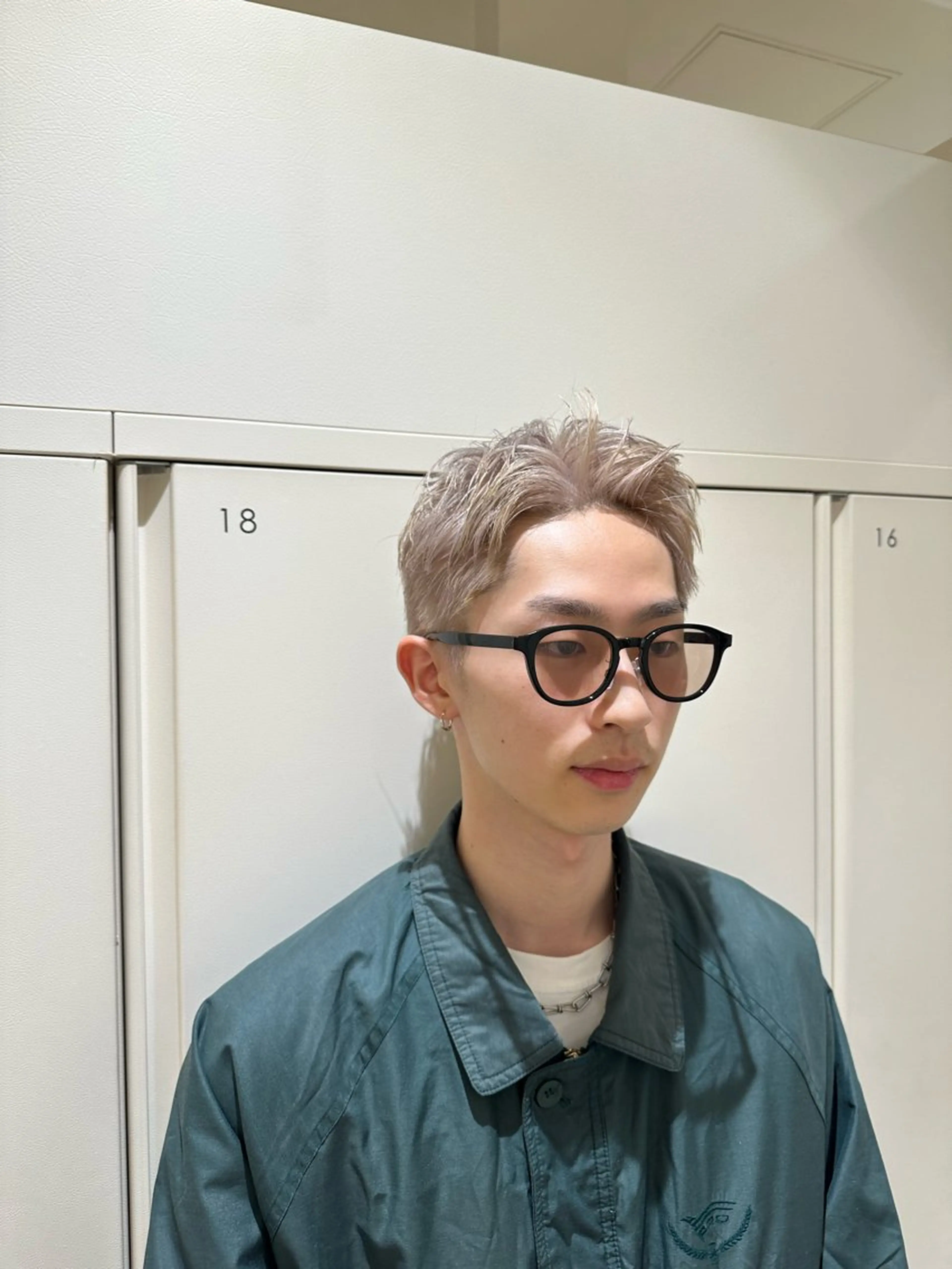 ショート カラー メンズ タイトボブ個性派カラ ーAKANEのヘアスタイル