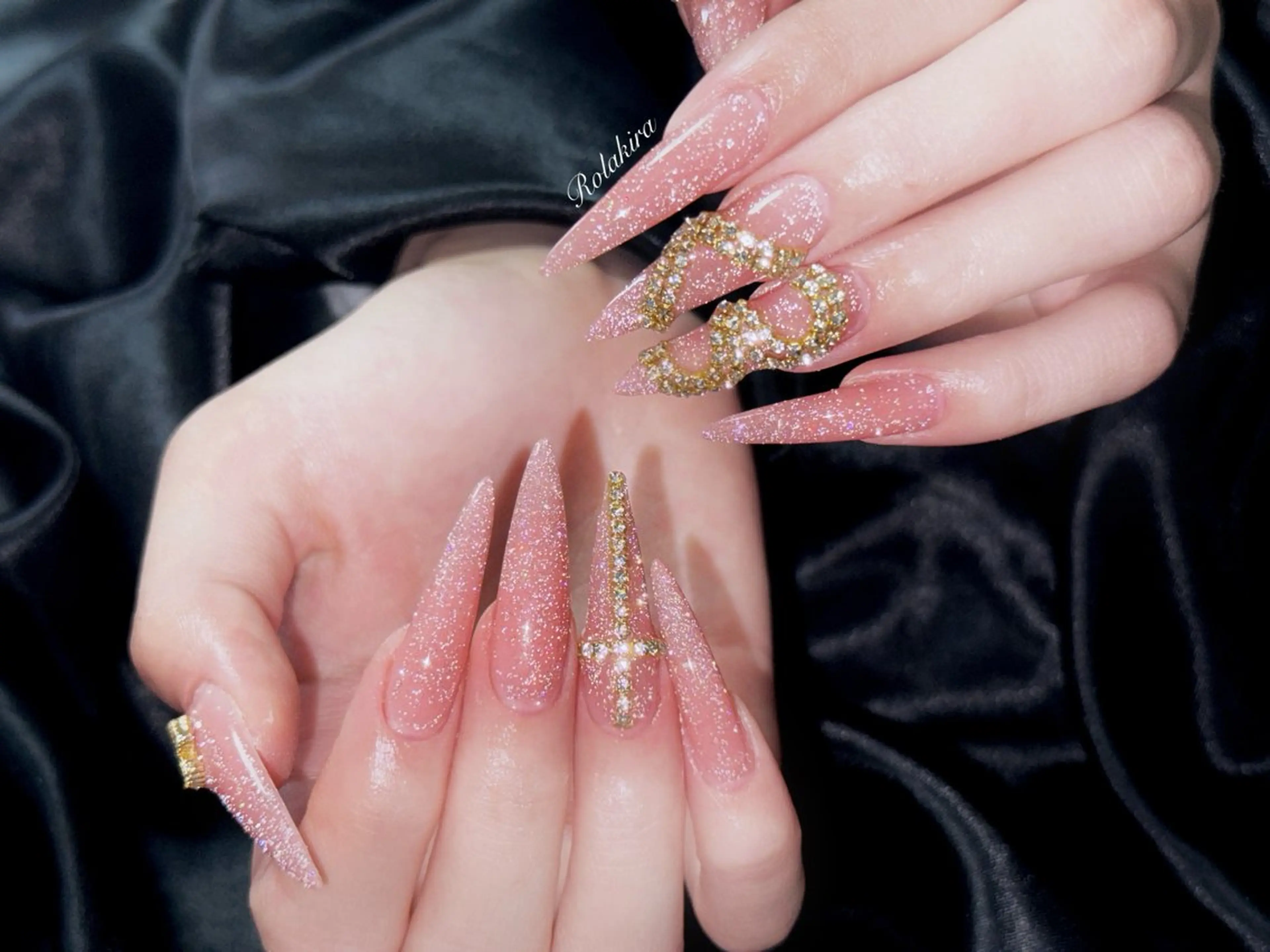 ロング 韓国風ヘア ハンドネイル Rola kira 麗のネイルデザイン