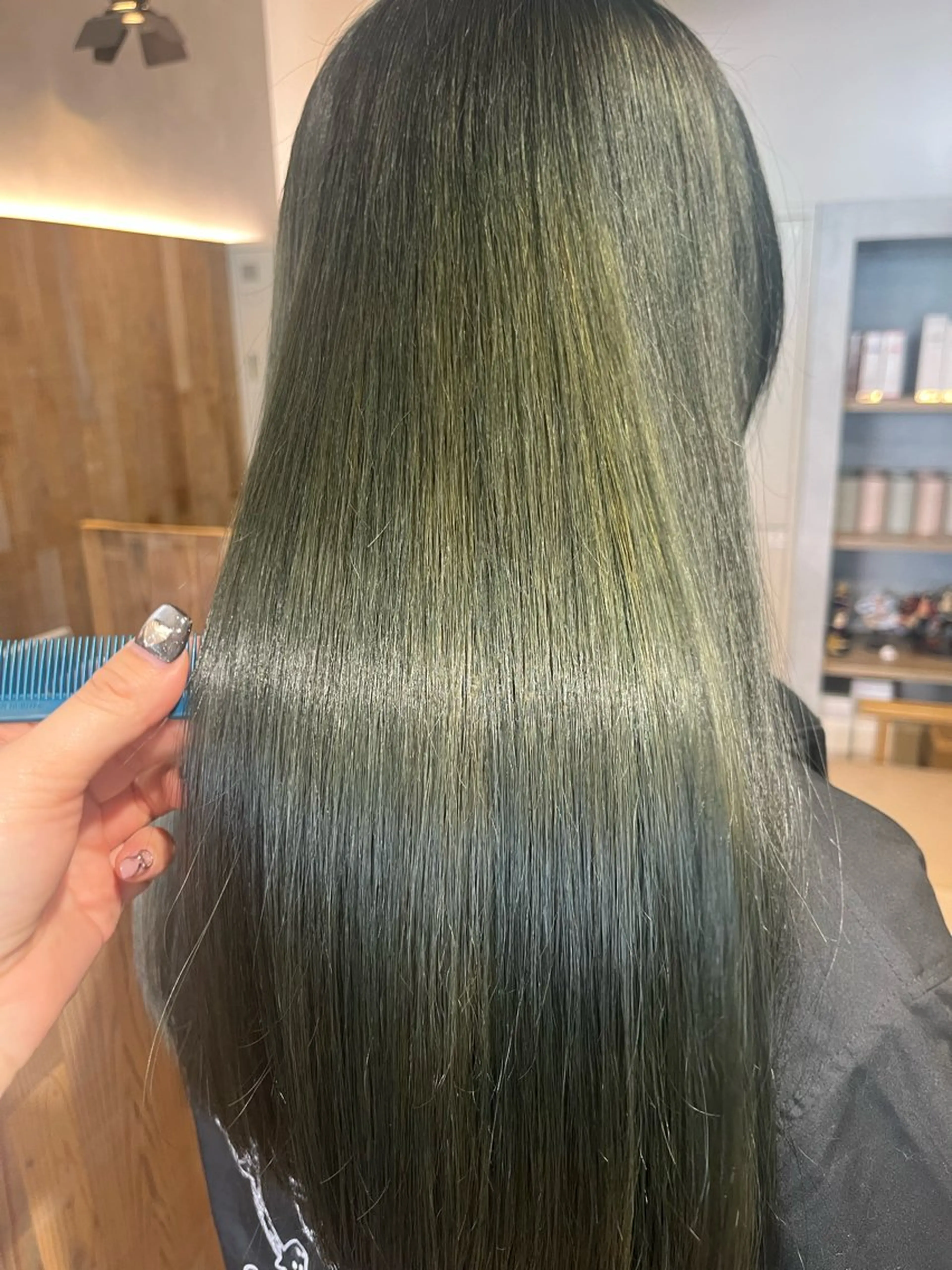 ロング カラー ブリーチ オリーブカラー ヘアカラー トリートメント 💜メンズカット＆パ ーマ💜Sakuraのヘアスタイル