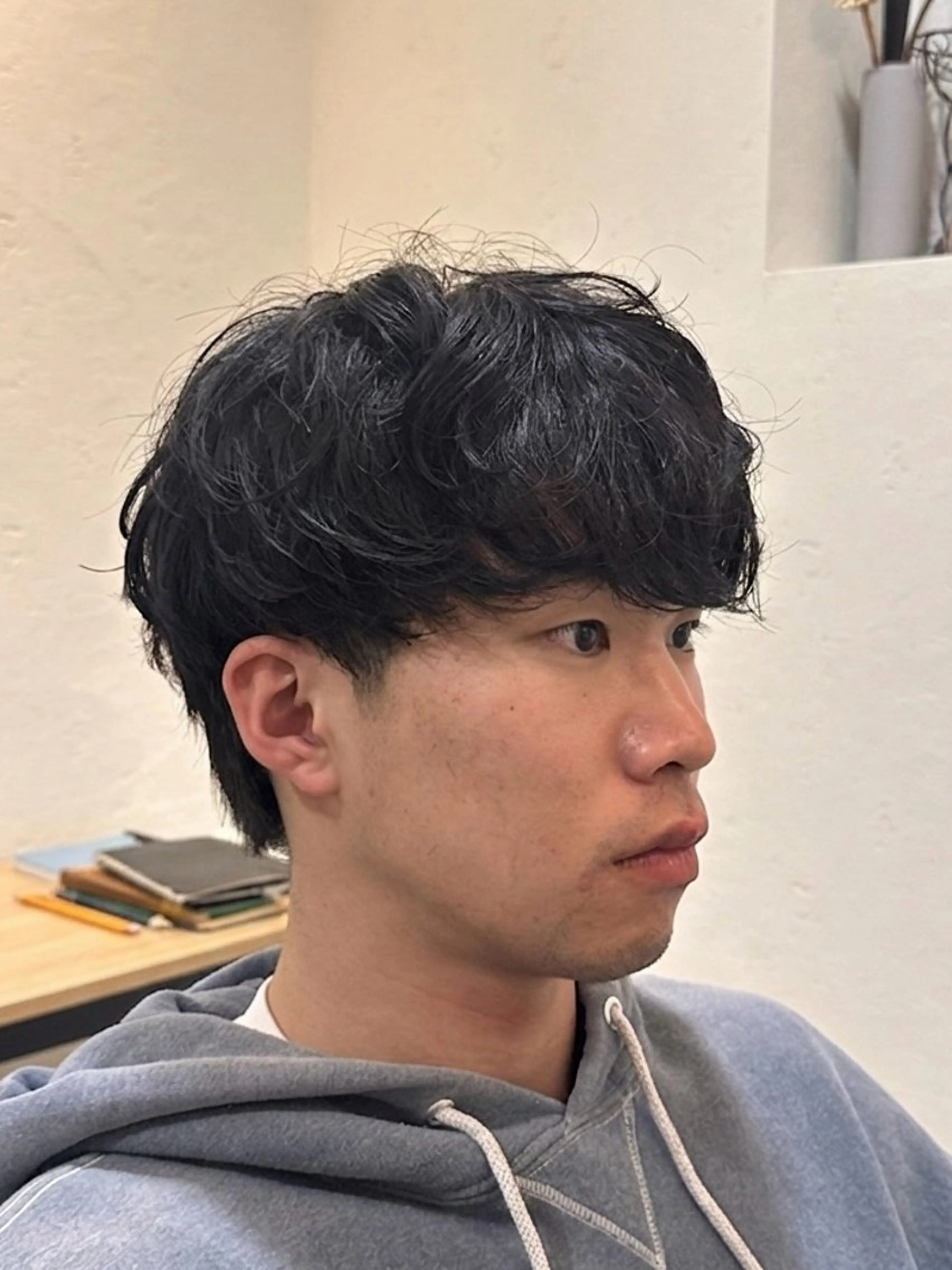 ミディアム メンズ ミディアムパーマ フェザーパーマ メンズパーマ 波巻きパーマ カット パーマ メンズパーマ /メンズ/Renのヘアスタイル