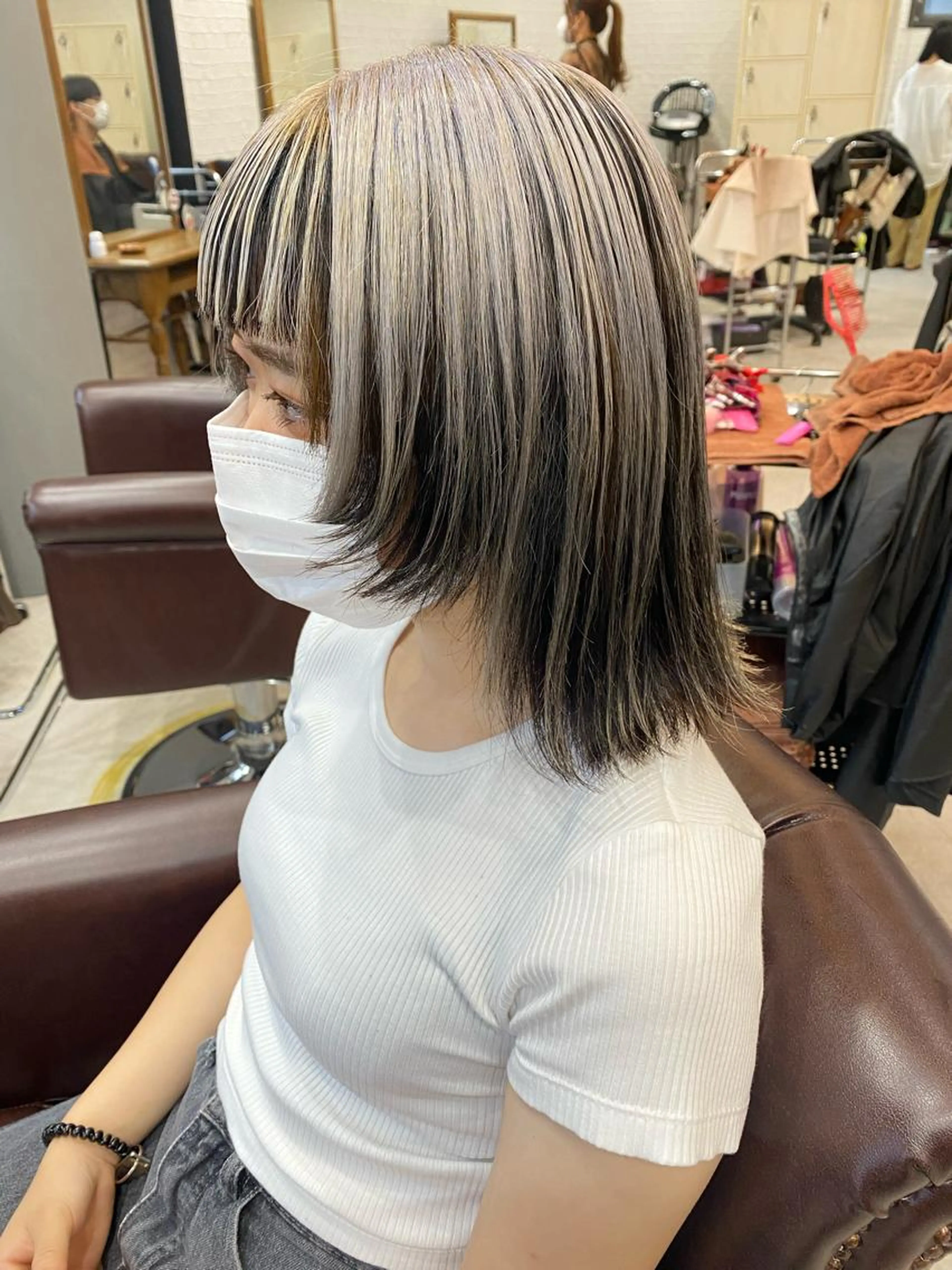 アンブレラカラー(上部をブリーチの場合)➕オンカラー🤎の写真