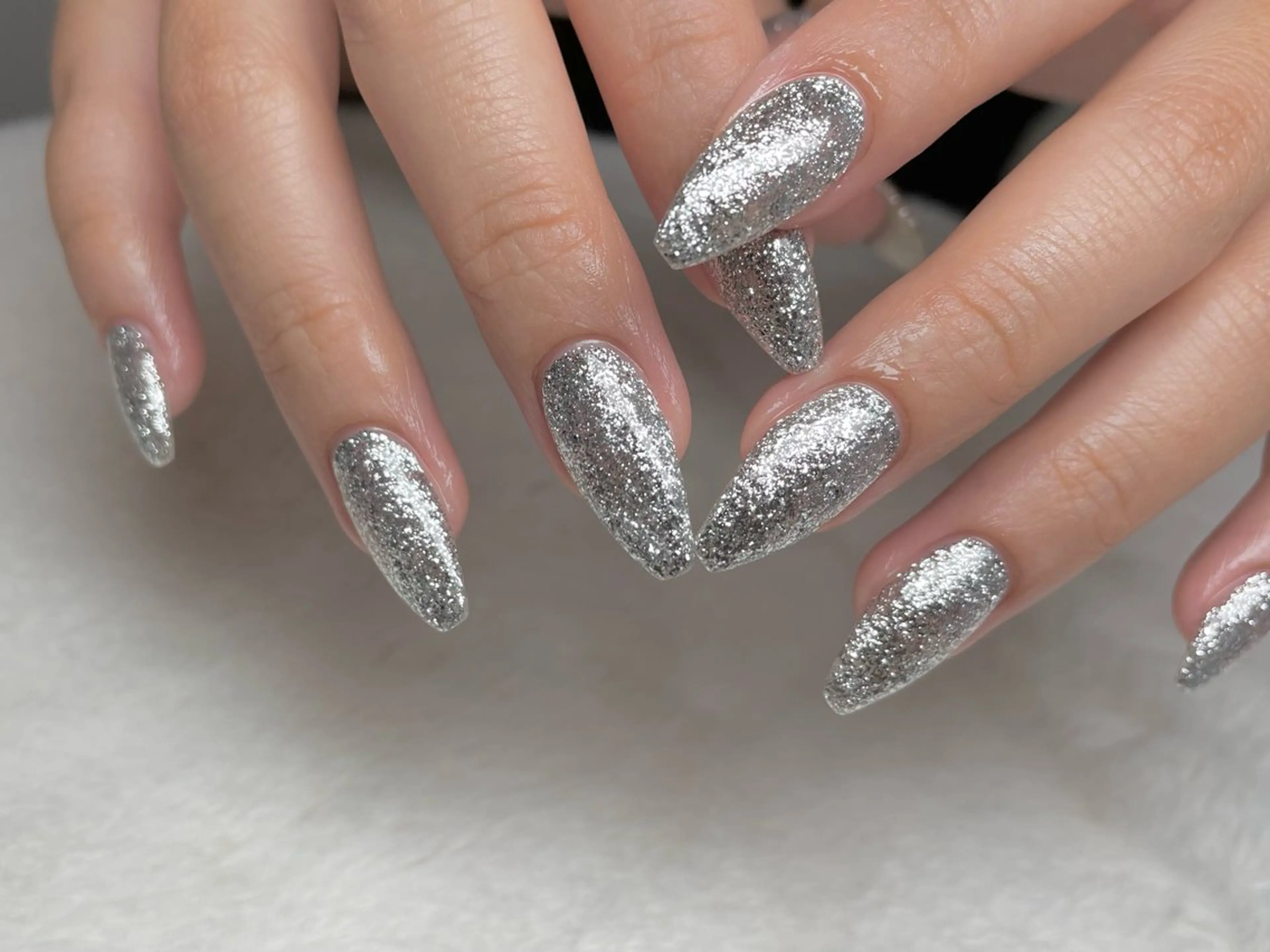 ネイル ラメ(グリッター) シルバー riri nail所属・riri-nail Rie Endoのネイルデザイン