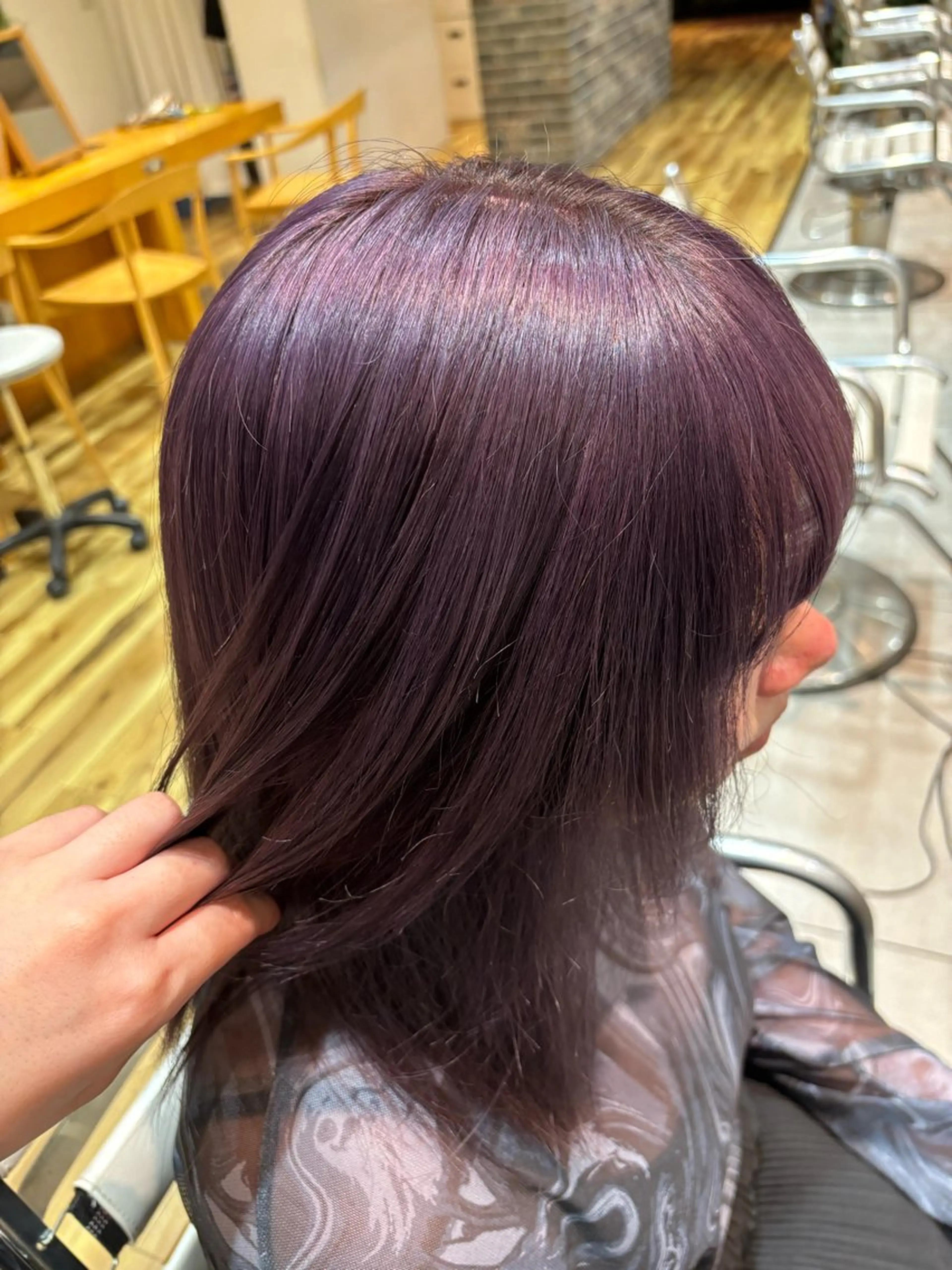 セミロング カラー ブリーチ ラベンダーカラー ピンクカラー ピンクラベンダー パープルカラー 岡本 梨沙のヘアスタイル