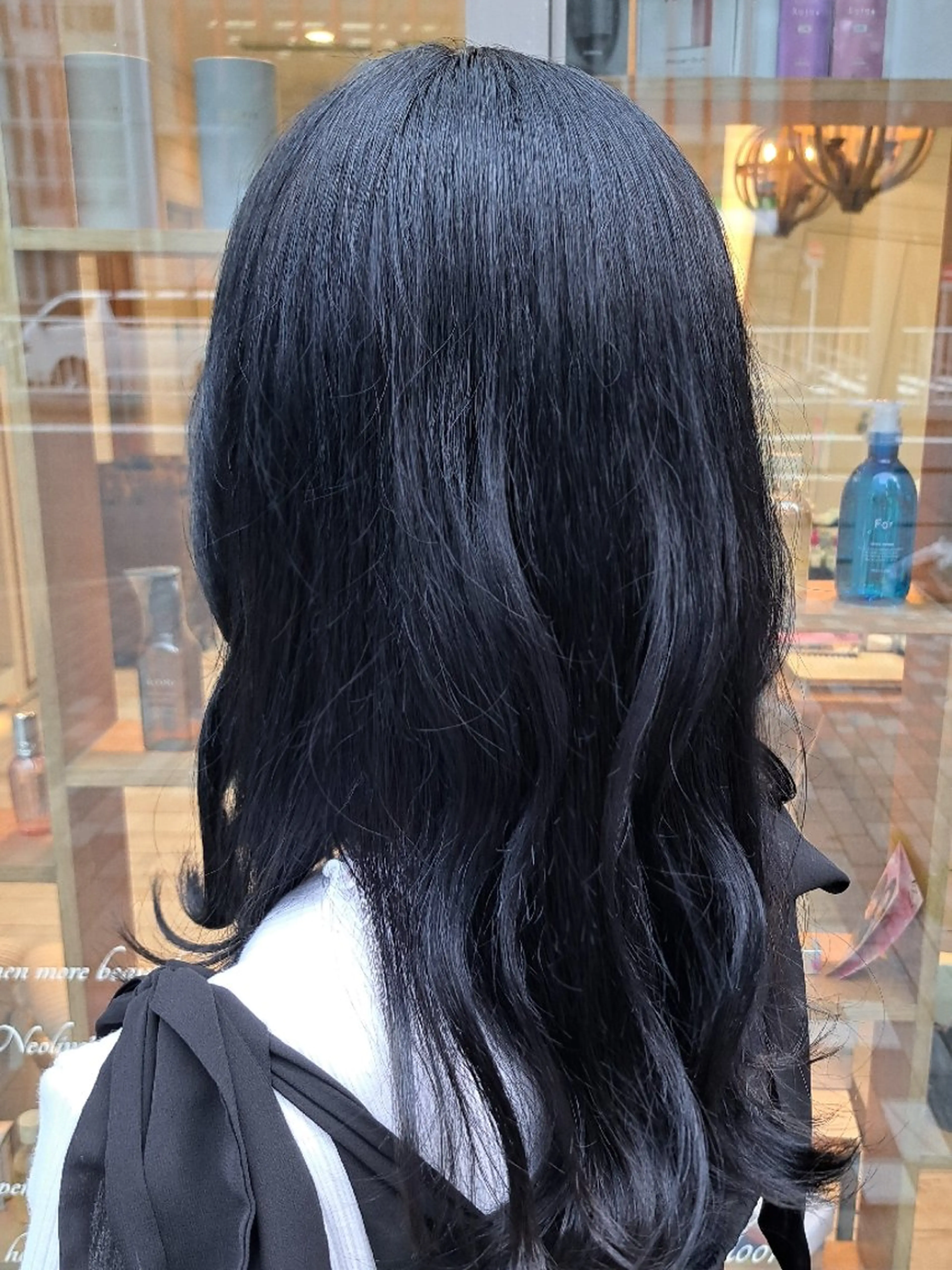 セミロング カラー 黒髪 ブリーチ ブルーカラー ブルーブラック ヘアカラー 渋谷／ ＭＩＹＵのヘアスタイル