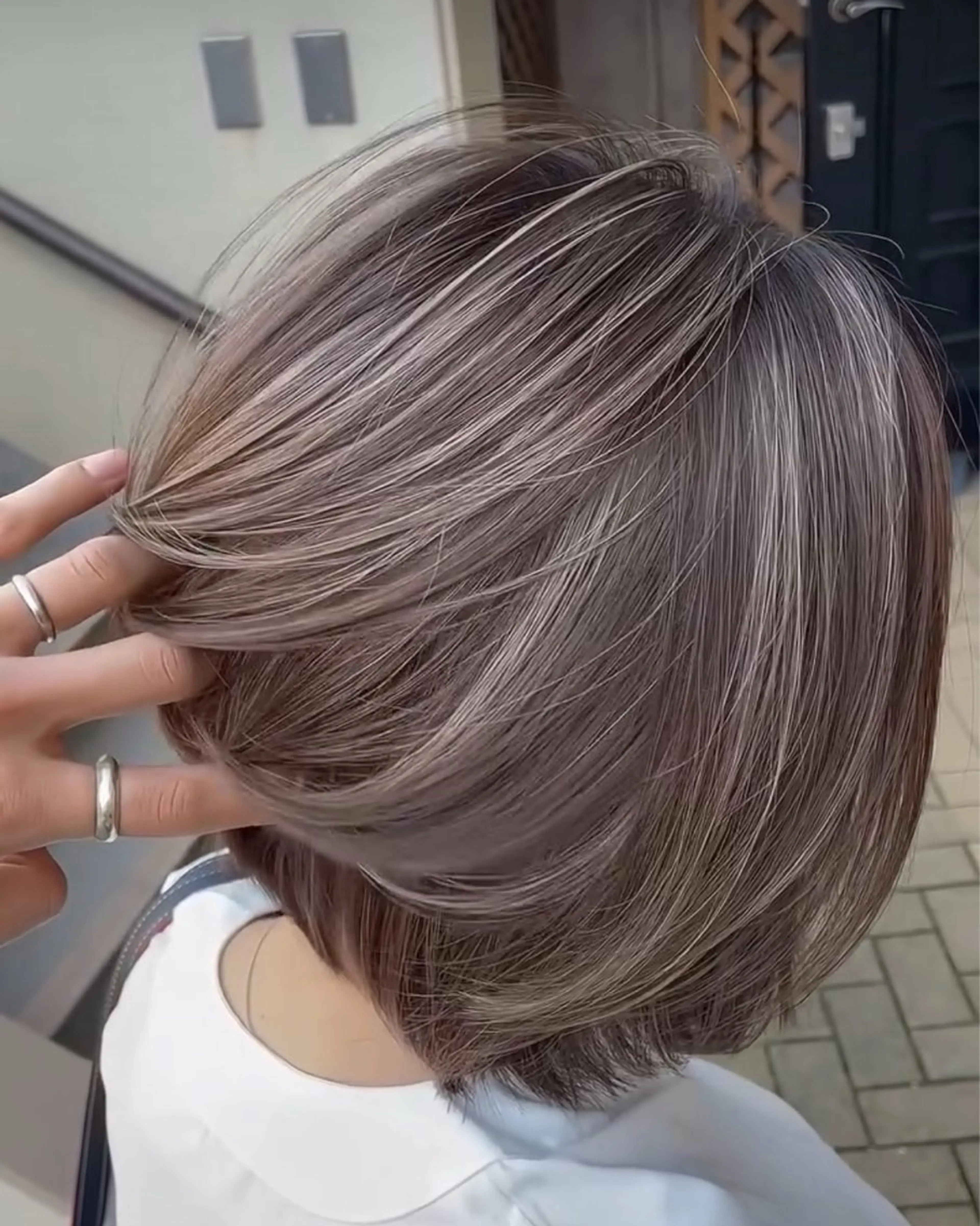 ショート ヘアカラー ハイトーン ハイライ ト バレイヤージュのヘアスタイル