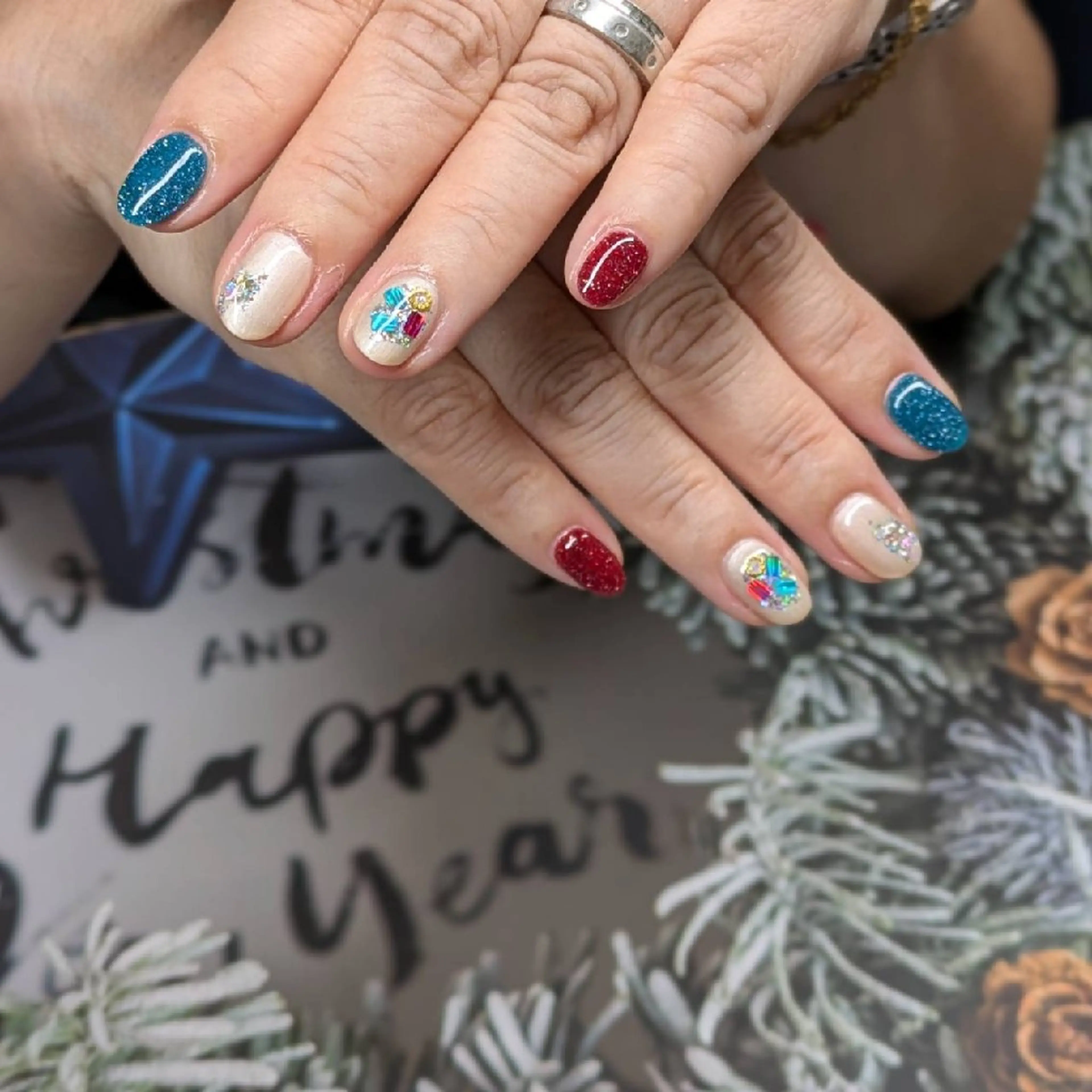 ネイル 冬ネイル クリスマス ハンドネイル ネイルサロンベルティ .keikoのネイルデザイン