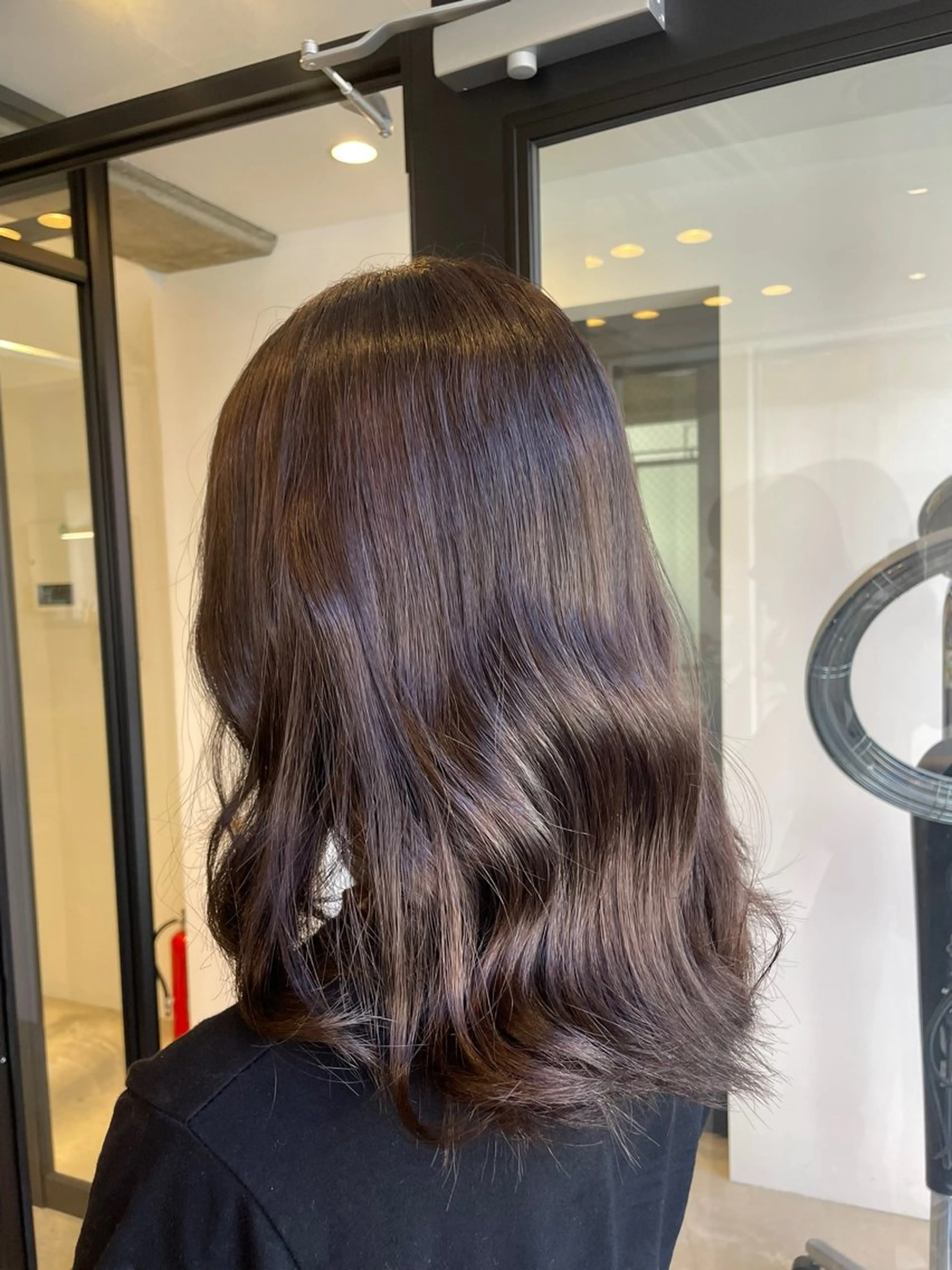 セミロング カラー 頼金 愛海のヘアスタイル