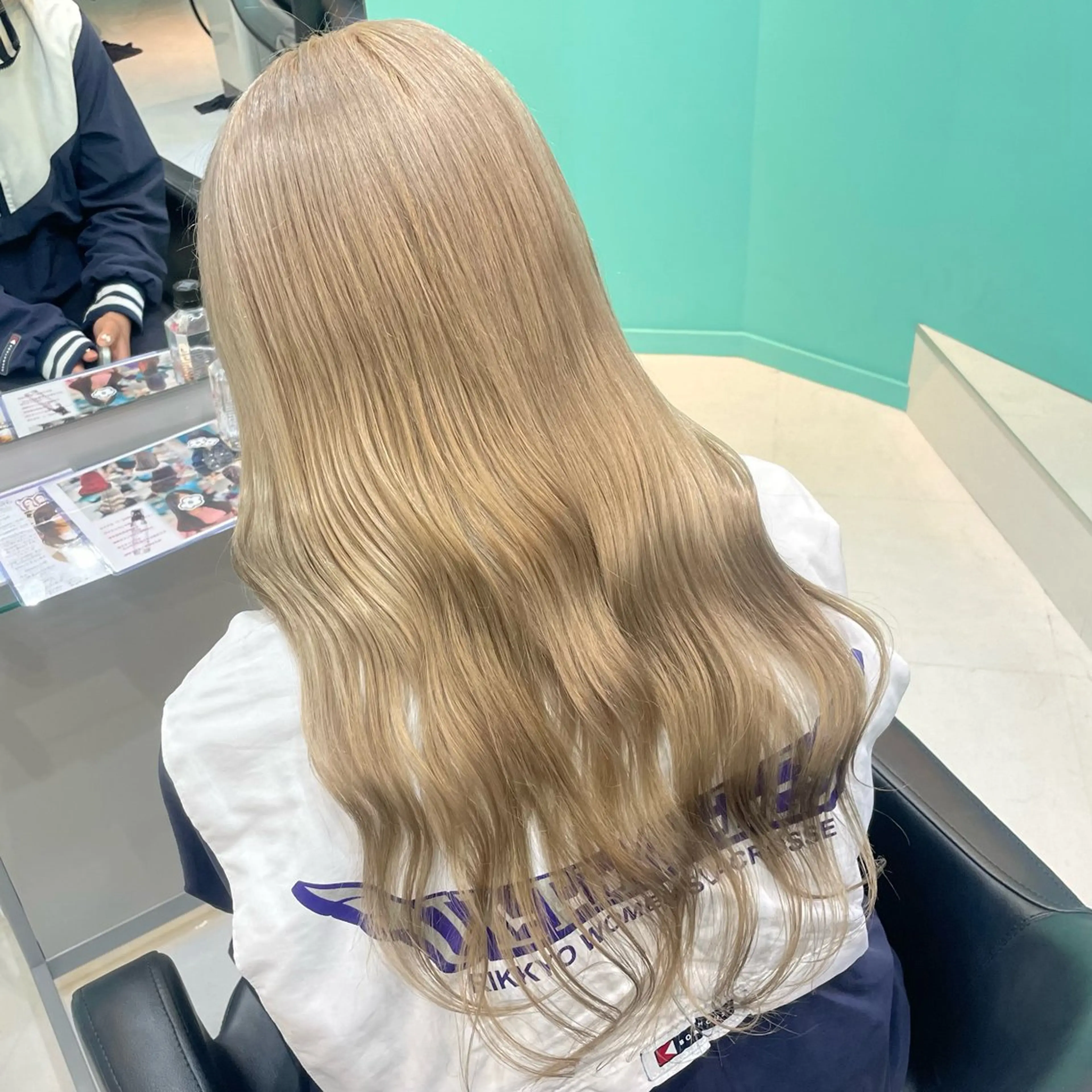 ロング カラー ベージュカラー ミルクティーベージュ Natsuki🤍 透明感×艶カラー🫧のヘアスタイル