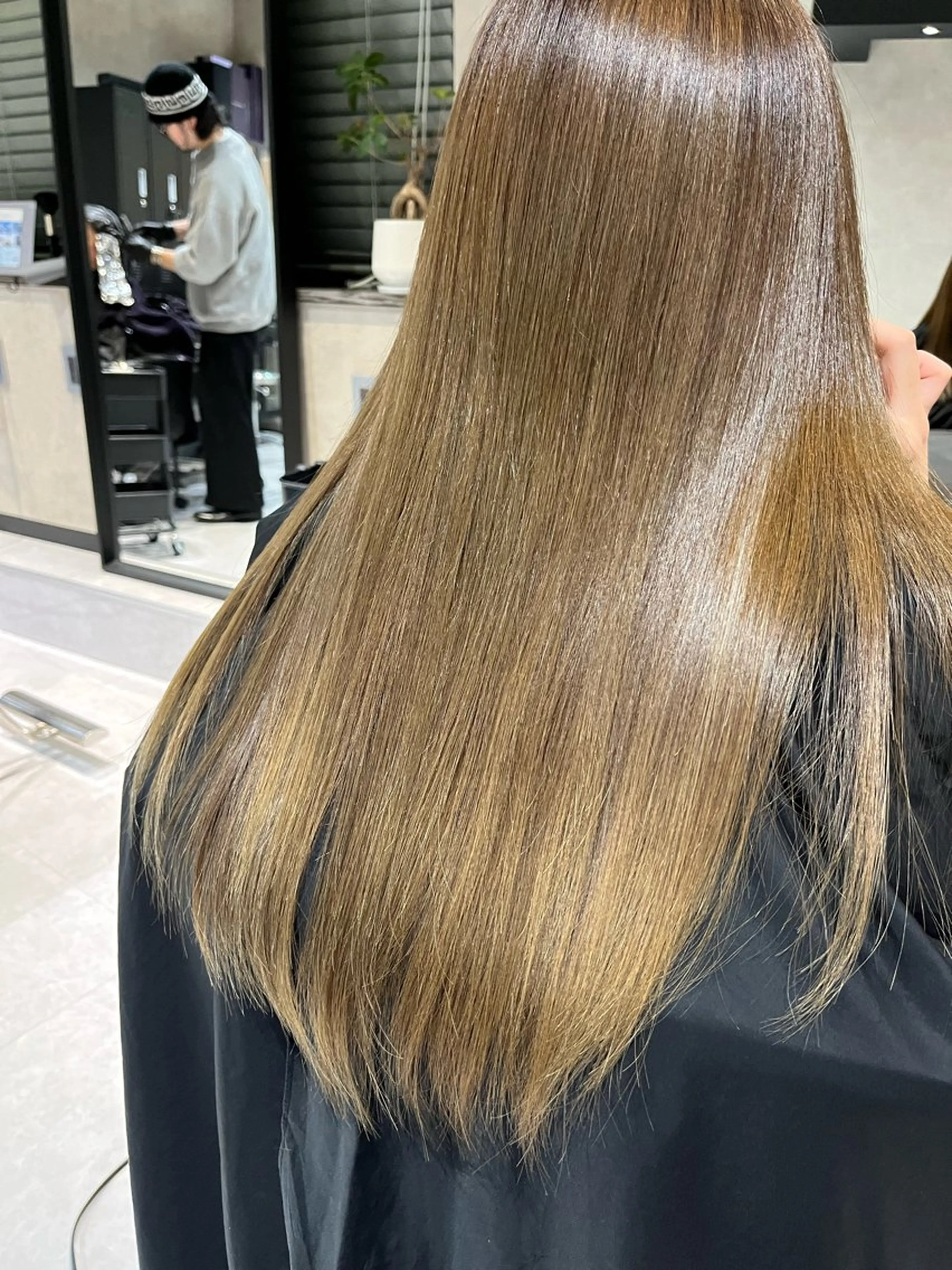 ロング カラー ベージュカラー ブリーチ ダブルカラー ブリーチなしカラー room肥後橋所属・room ヨネヤマのヘアスタイル