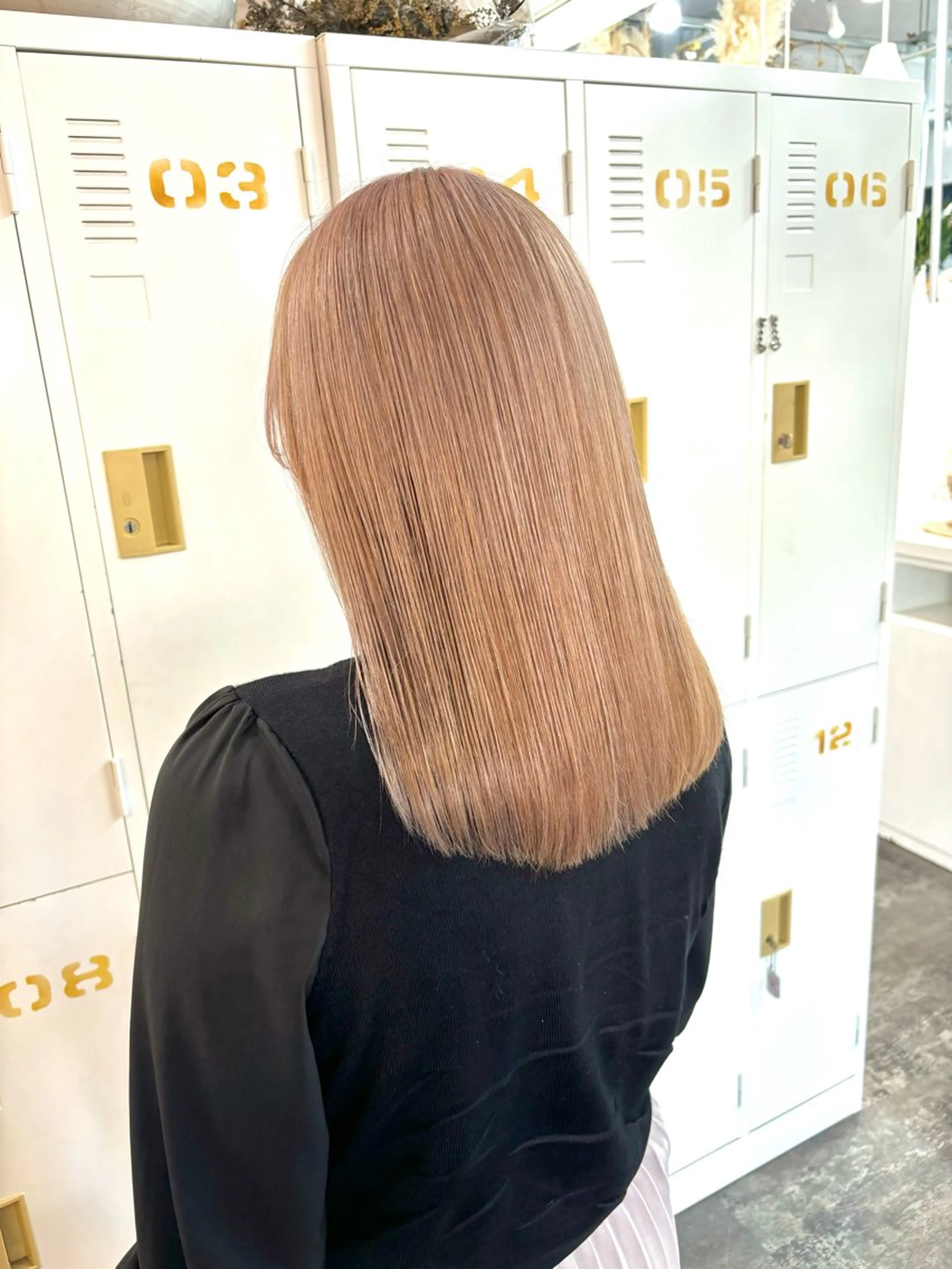 セミロング カラー ベージュカラー ブリーチ ハイライトカラー インナーカラー ピンクカラー LOMARLIE JURIAのヘアスタイル