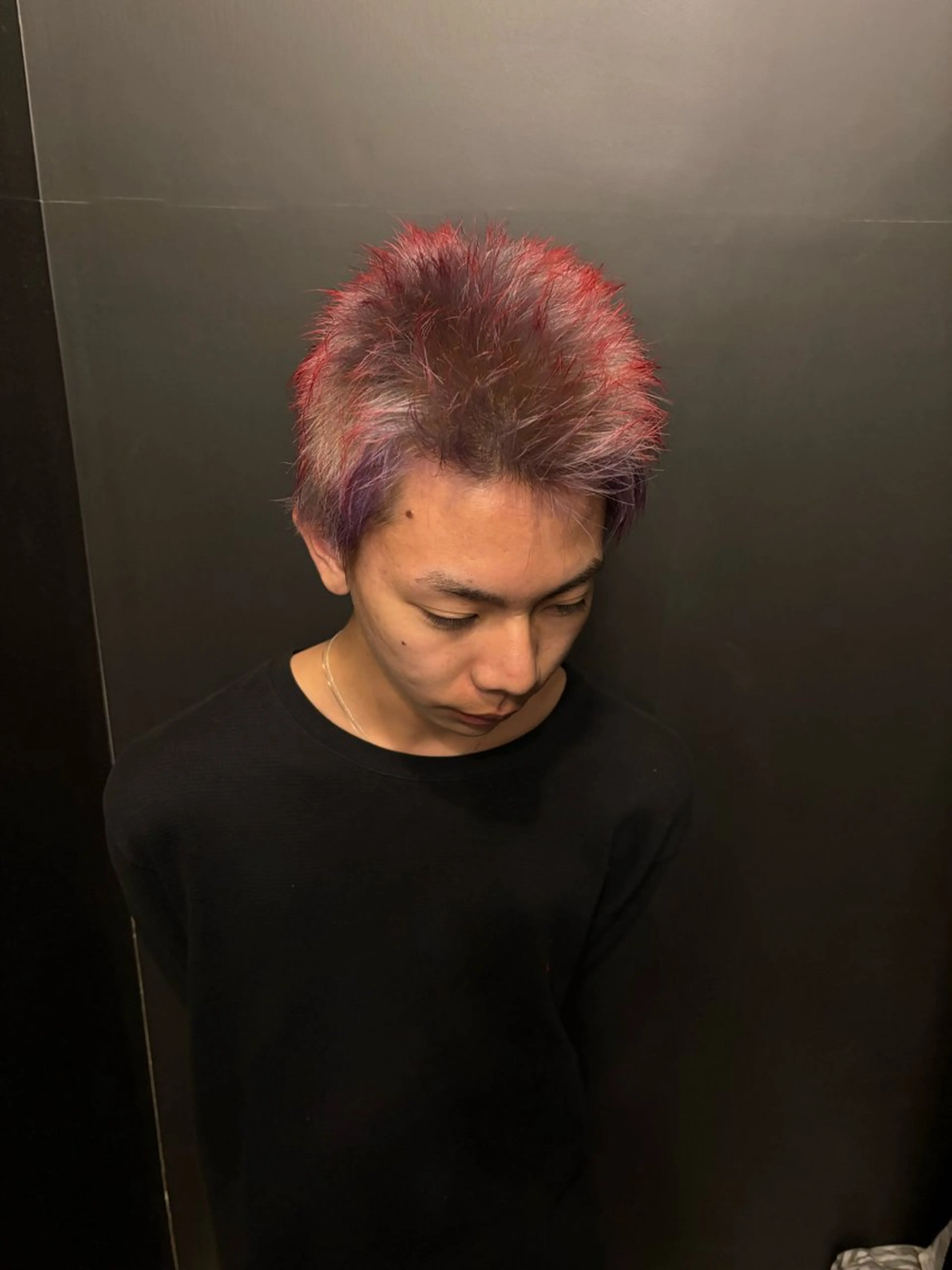 ショート カラー メンズ メンズハイトーン スパイキーショート デザインカラー ハイトーンカラー ショートヘア ヘアカラー トリートメント HIKARI🐈‍⬛ ハイトーン×デザインのヘアスタイル