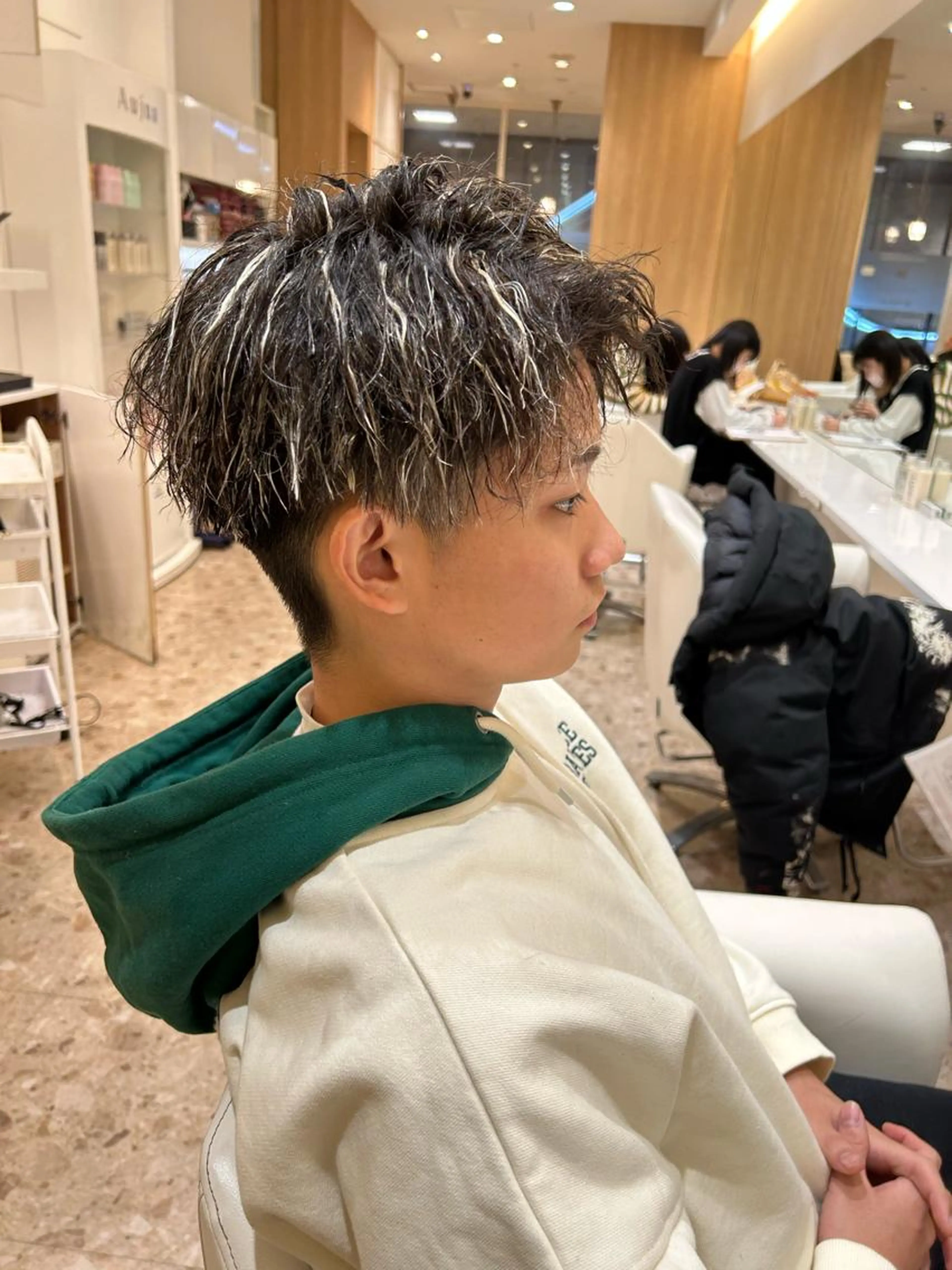 本日限定オープン記念クーポン‼️メンズカット＋ハイライト（メッシュ）＋ツイストスパイラルパーマの写真