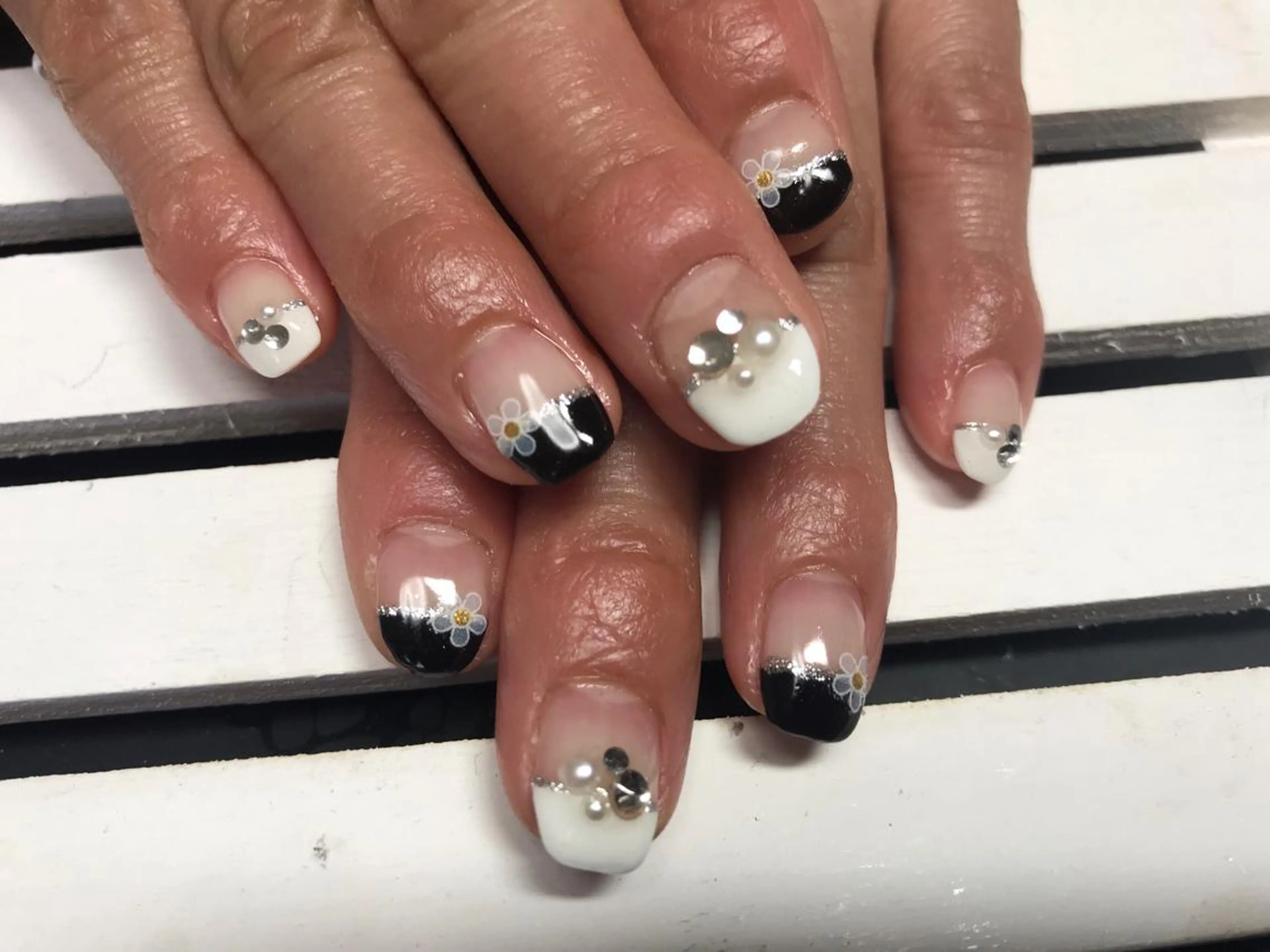 ネイル フレンチネイル nico.nico.mark NAIL所属・小林 梓のエステ・リラクイメージ