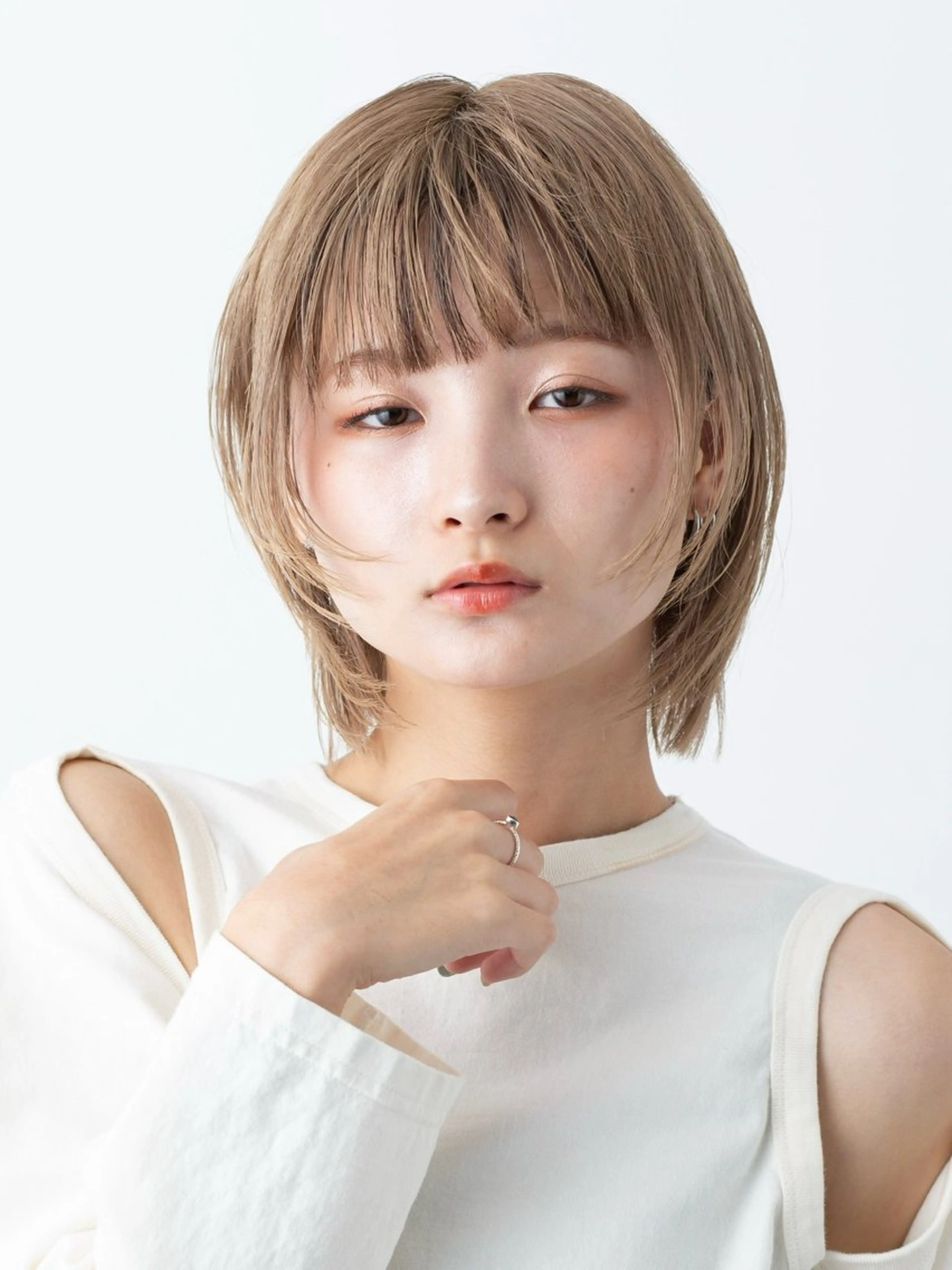 ショート カラー 切りっぱなしボブ 透明感カラー インナーカラー ボブ 顔まわりレイヤー LadA AIのヘアスタイル