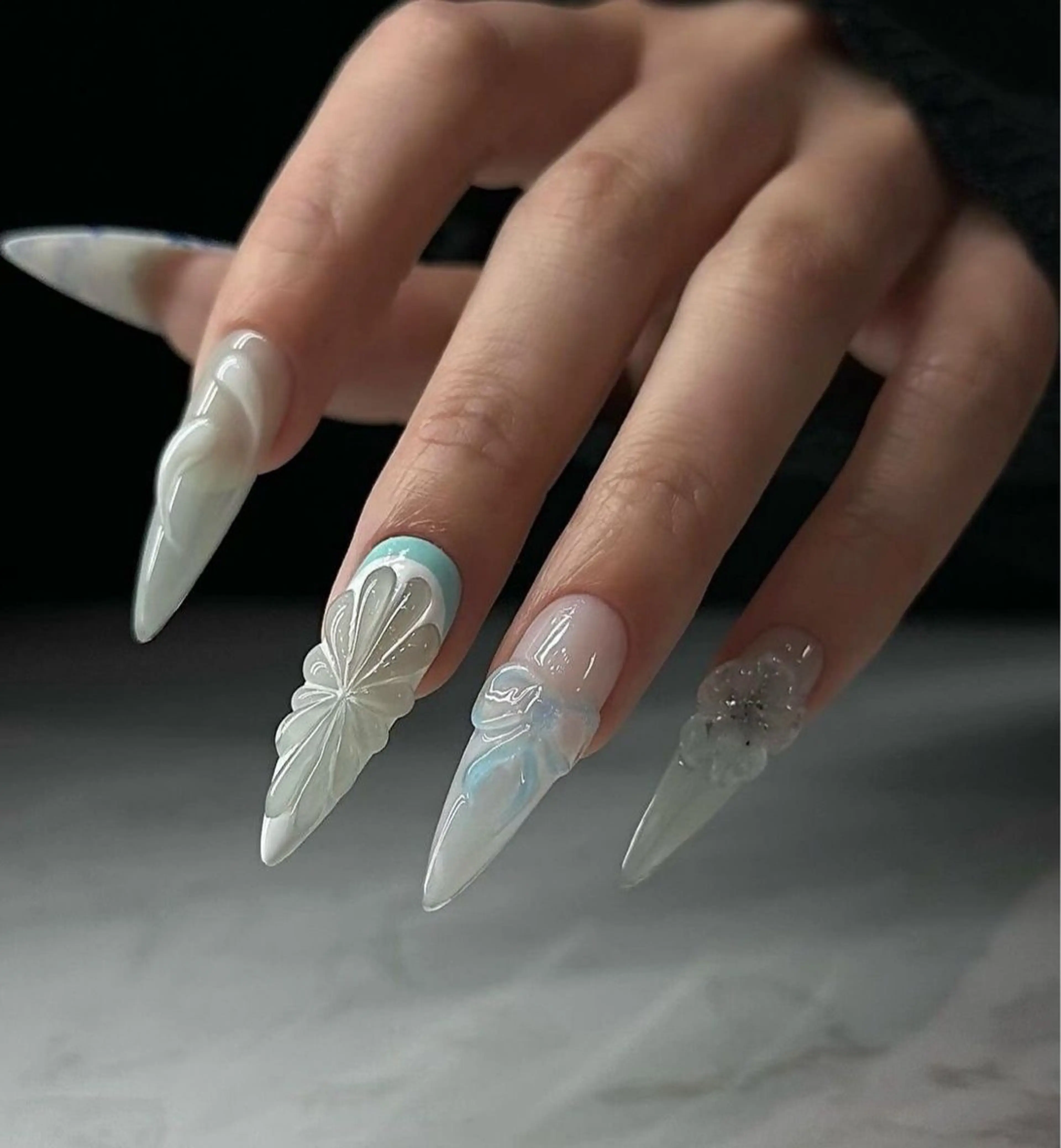 ネイル キラキラネイル 韓国ネイル ロングネイル ワンホンネイル ハンドネイル Josie nail salonのネイルデザイン