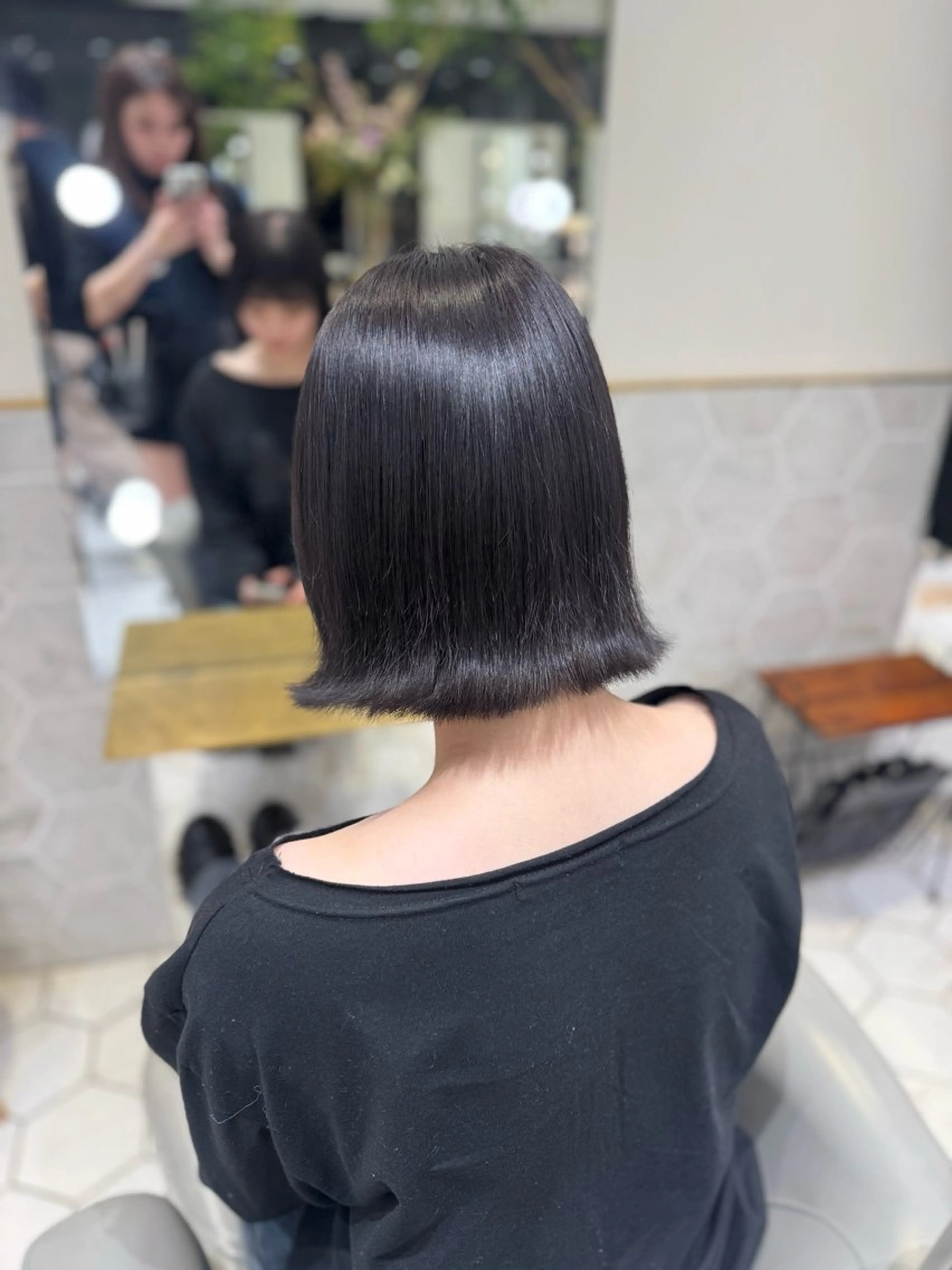 ショート カラー グレージュ ラベンダーカラー ラベンダーグレージュ ラベンダーグレー ヘアカラー costes 今井芽依のヘアスタイル