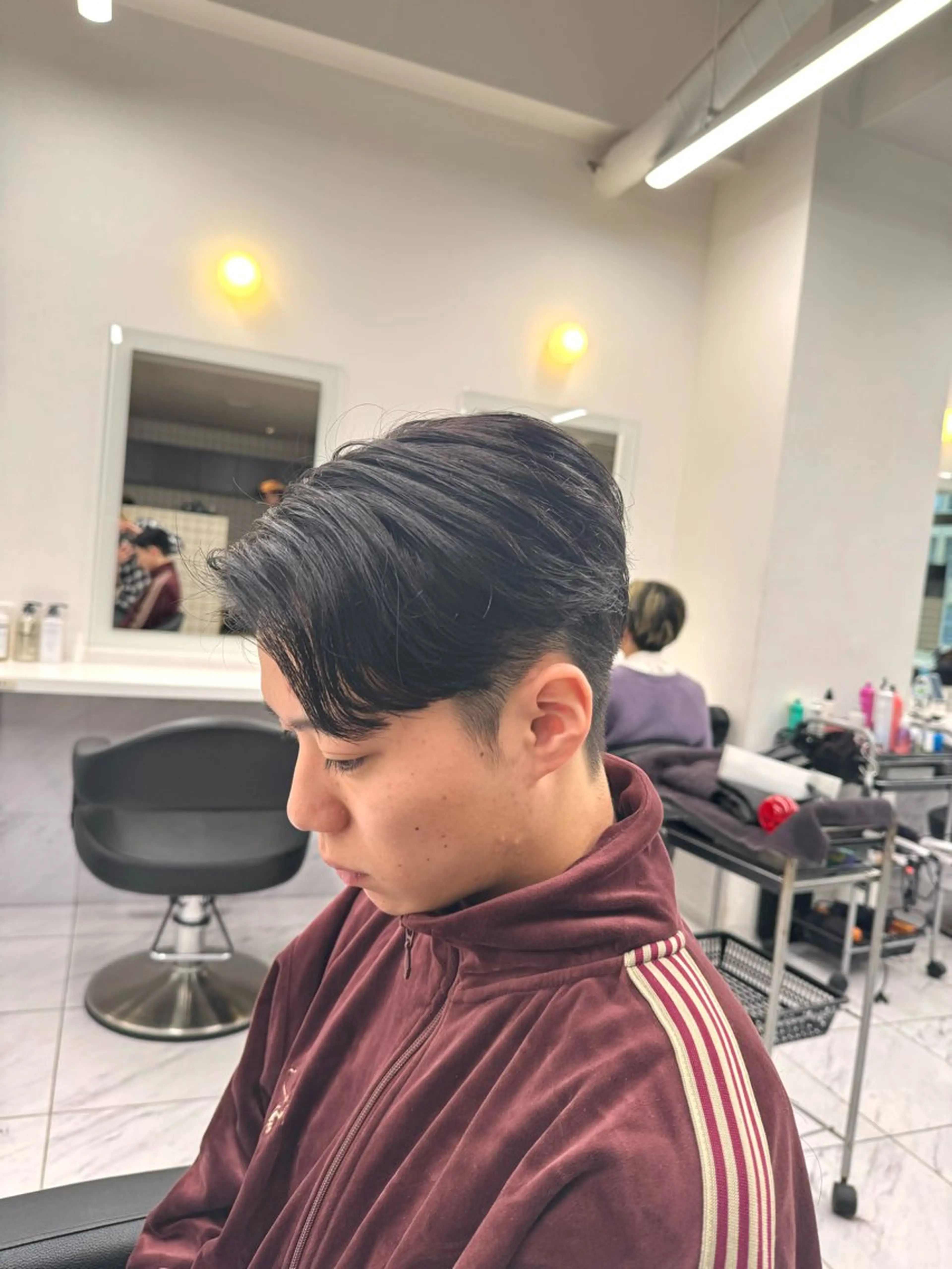 ミディアム パーマ ヘアアレンジ メンズ ミディアムパーマ センターパート メンズパーマ ニュアンスパーマ カット パーマ トリートメント ヘッドスパ ヘアセット 顔まわりカット の達人のヘアスタイル