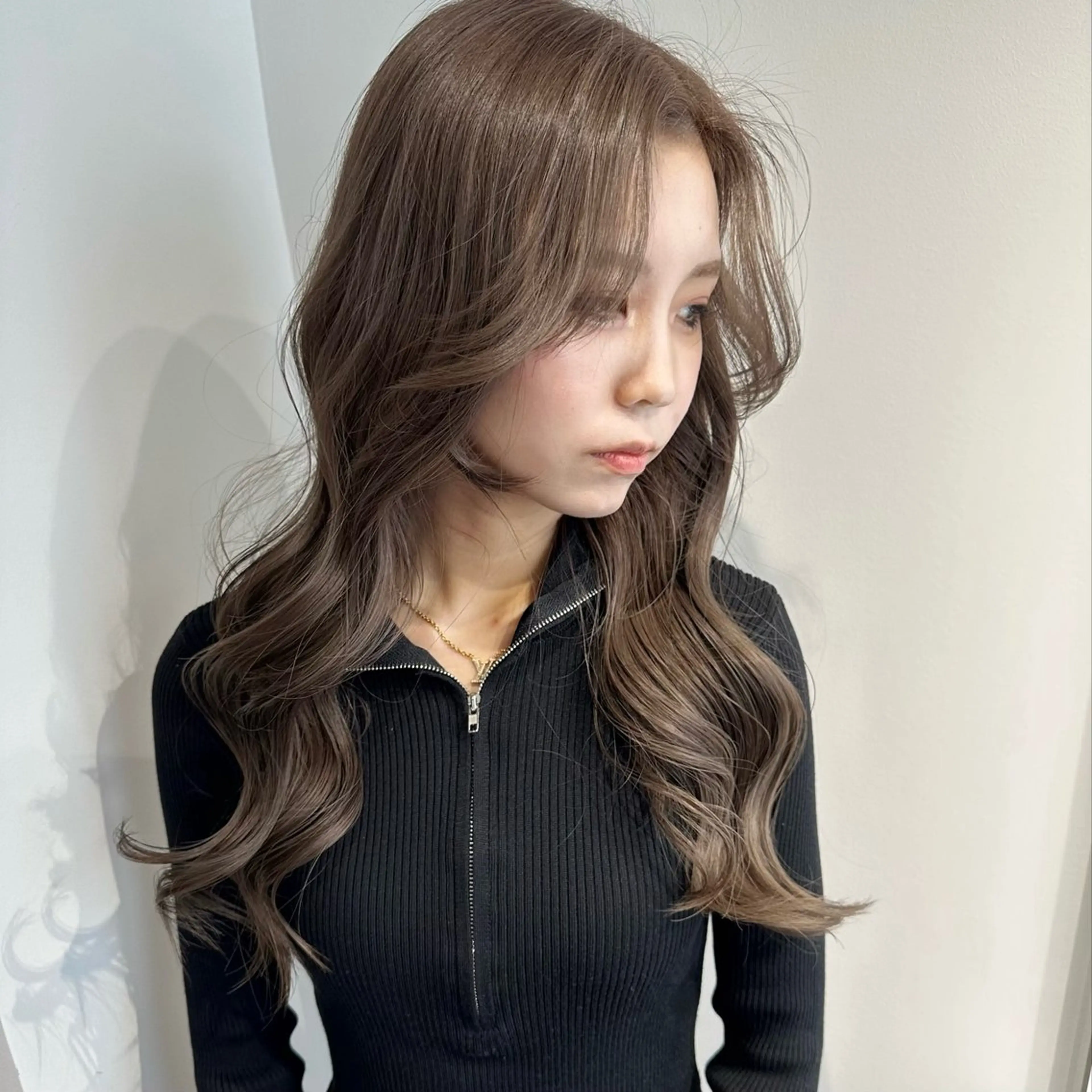 セミロング カラー パーマ ヘアアレンジ ブリーチ ケアブリーチ ダブルカラー ハイライトカラー インナーカラー カット ヘアカラー トリートメント 髪質改善/レイヤー ダブルカラー塚本耀のヘアスタイル