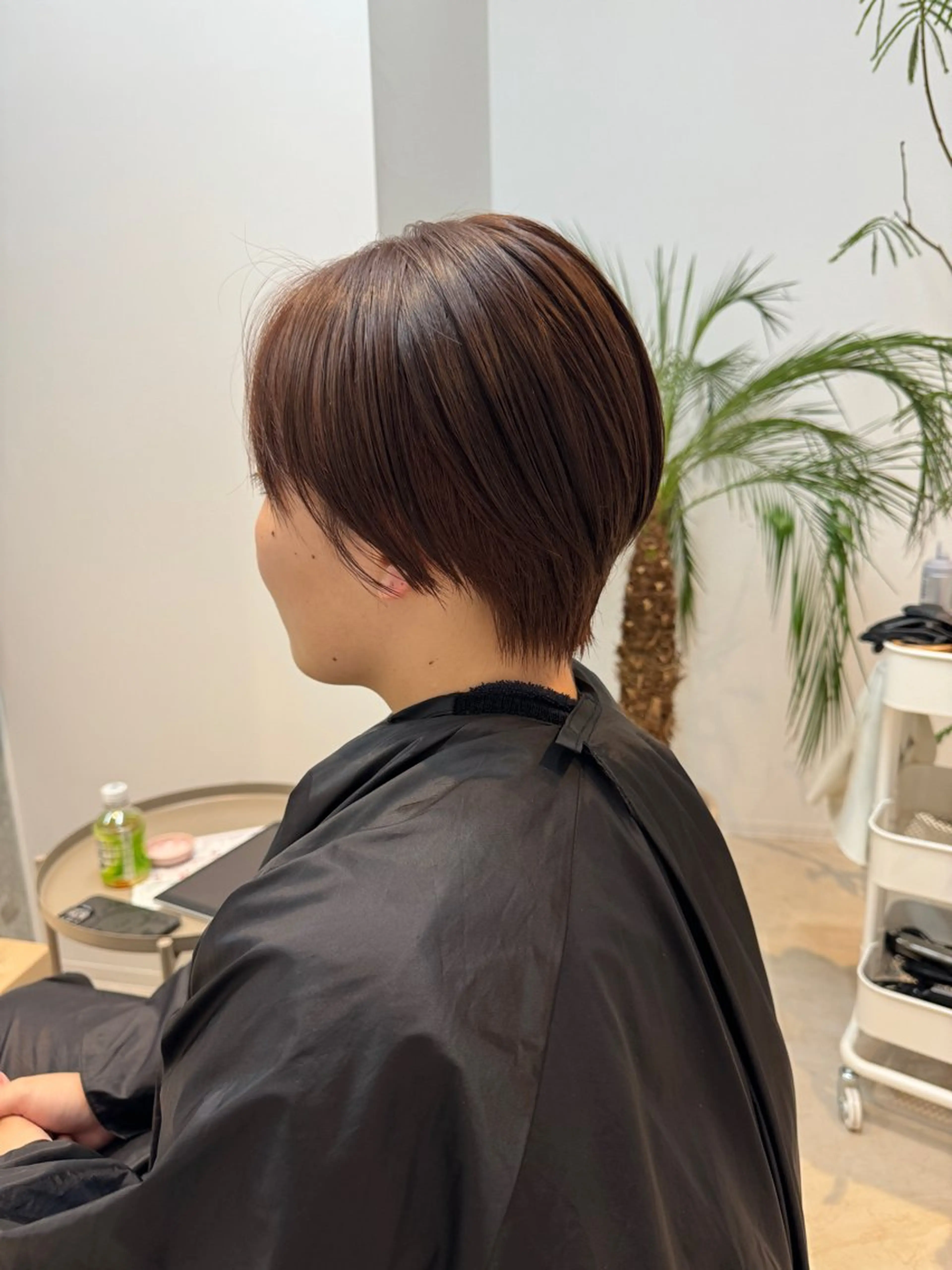 ショート laff 新宿所属・切りっぱなしボブ レイヤー/縮毛矯正のヘアスタイル