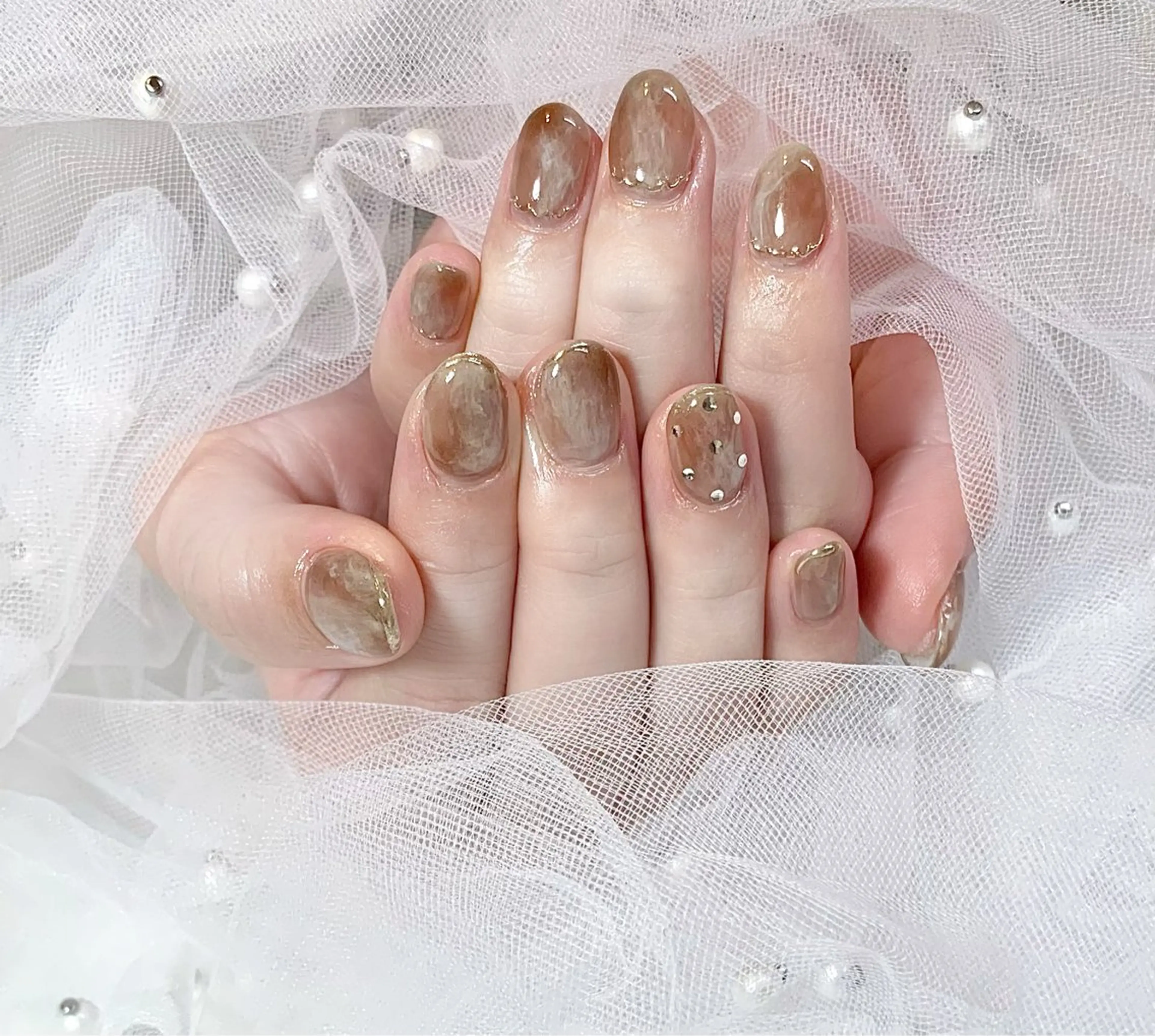 ネイル アートネイル ブラウン ミラーネイル ニュアンスネイル Chat　noir所属・【chatnoir】 MIYUのネイルデザイン