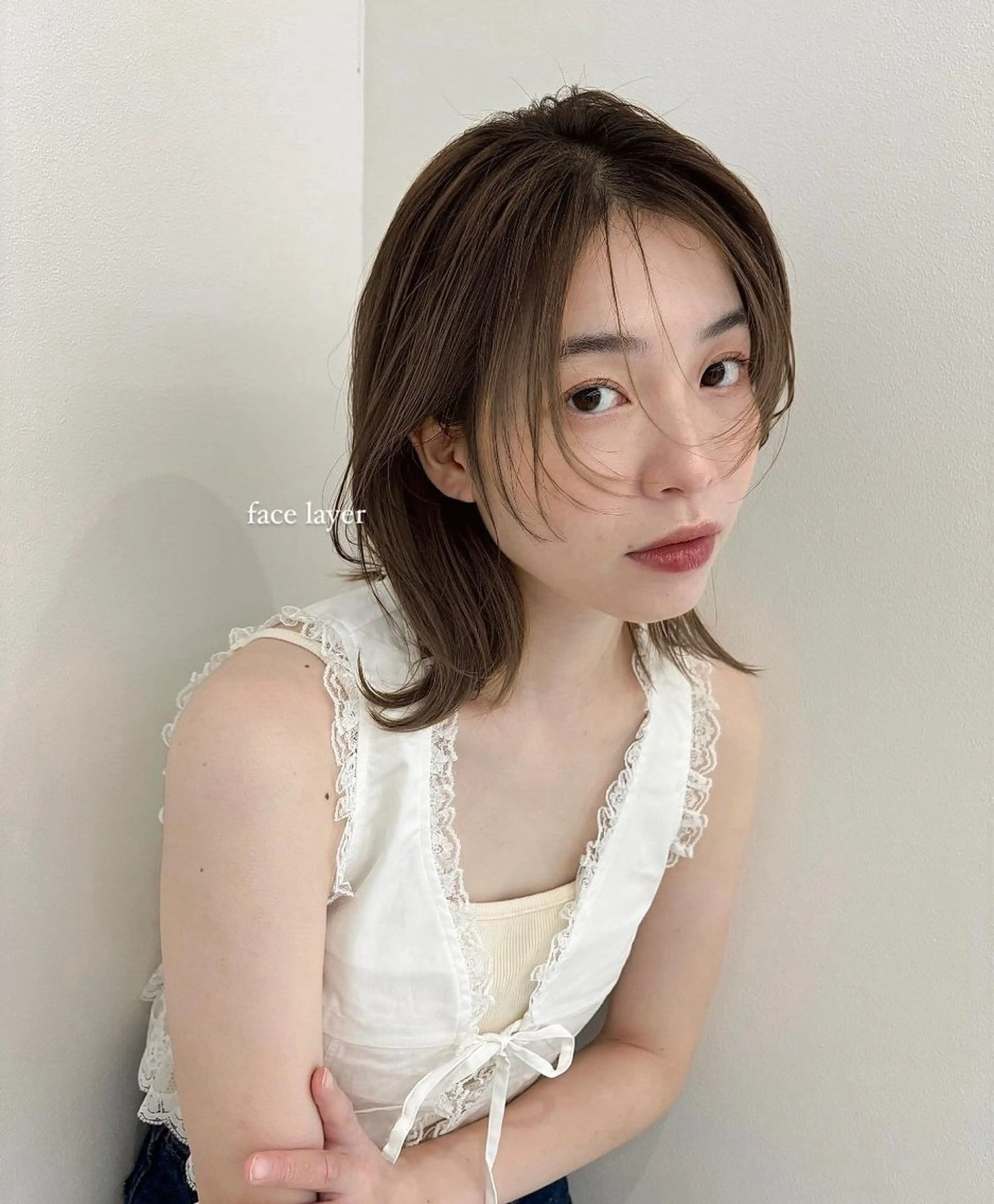 ミディアム カラー 脇野 茉優のヘアスタイル
