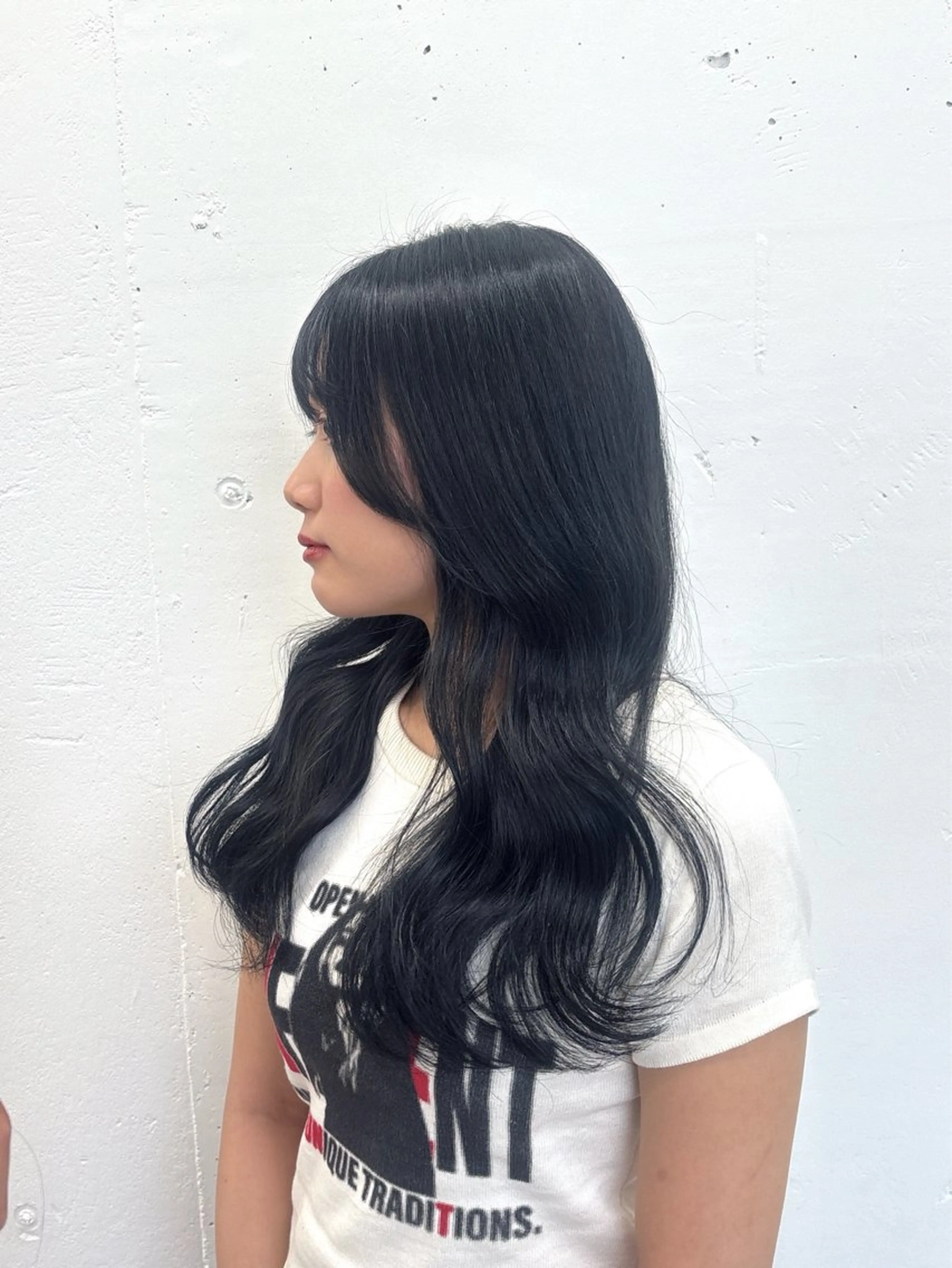 ロング カラー 黒髪 ブリーチ ブルーカラー ブルーブラック ヘアカラー 🌟ゆりあ🌟 JILLSTUDIOのヘアスタイル