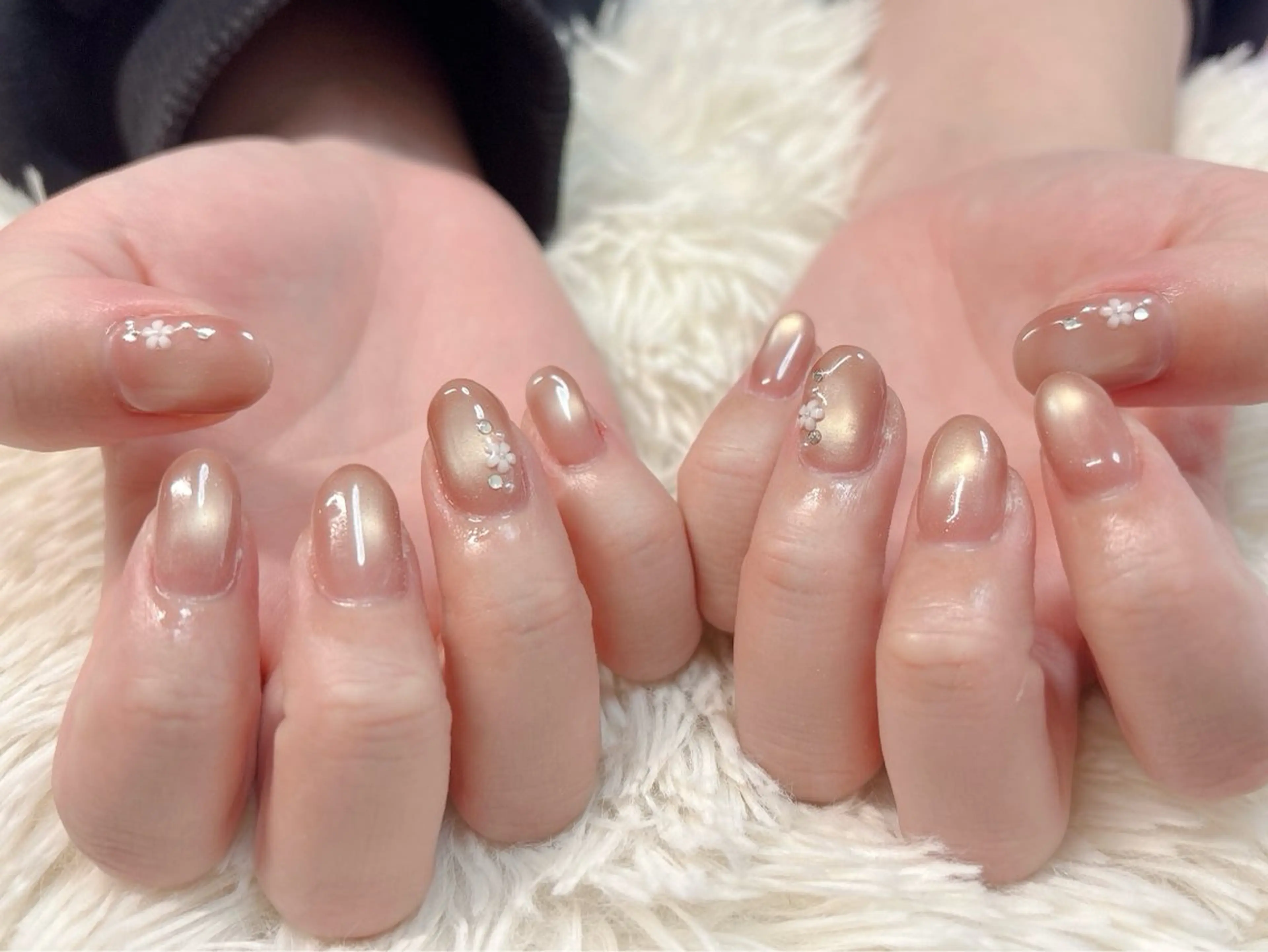 ネイル ハンドネイル パッチリオメメ Lianaのネイルデザイン