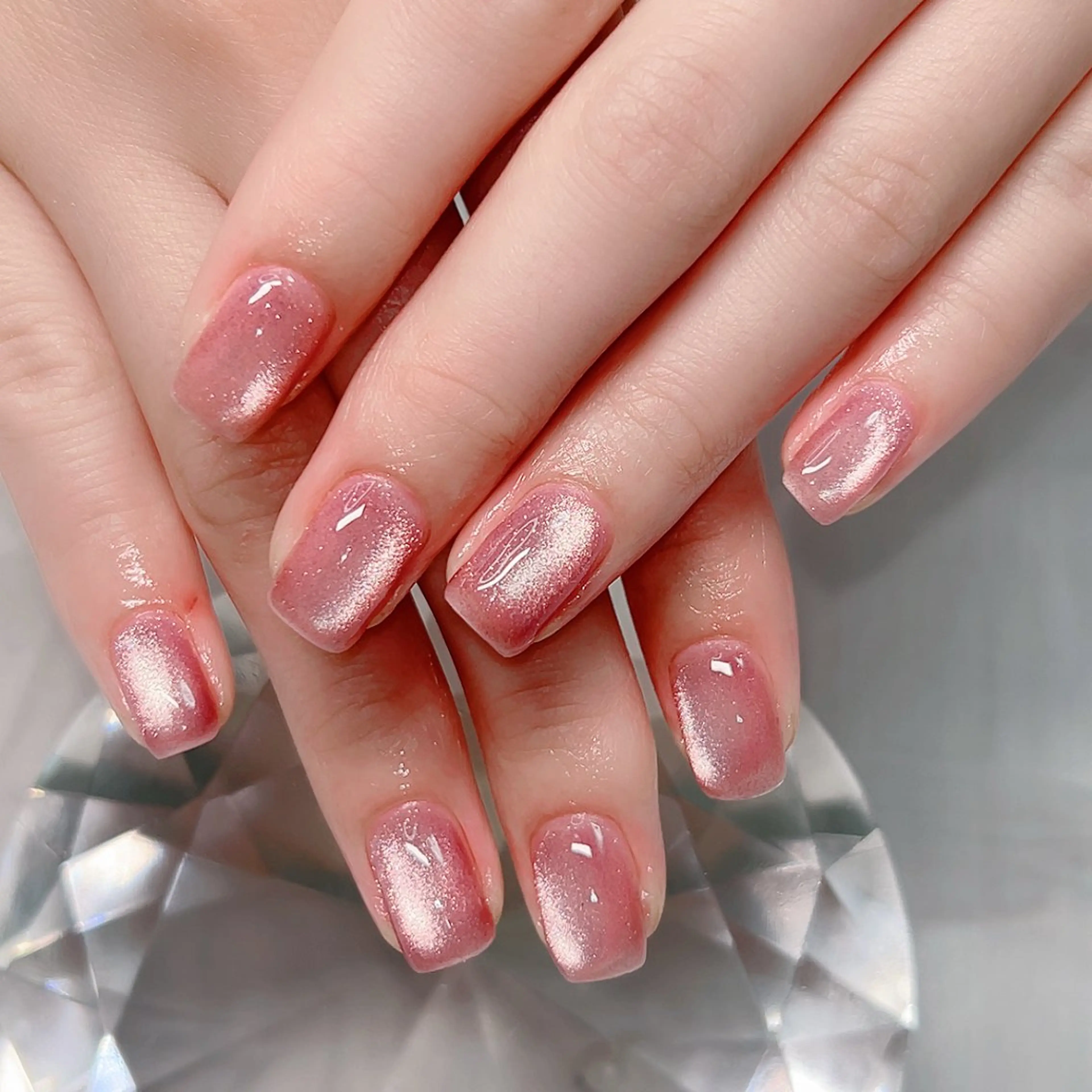 ネイル アートネイル オーロラネイル ジェルネイル グリーン ホログラムネイル ハンドネイル Cute Tips nailのネイルデザイン