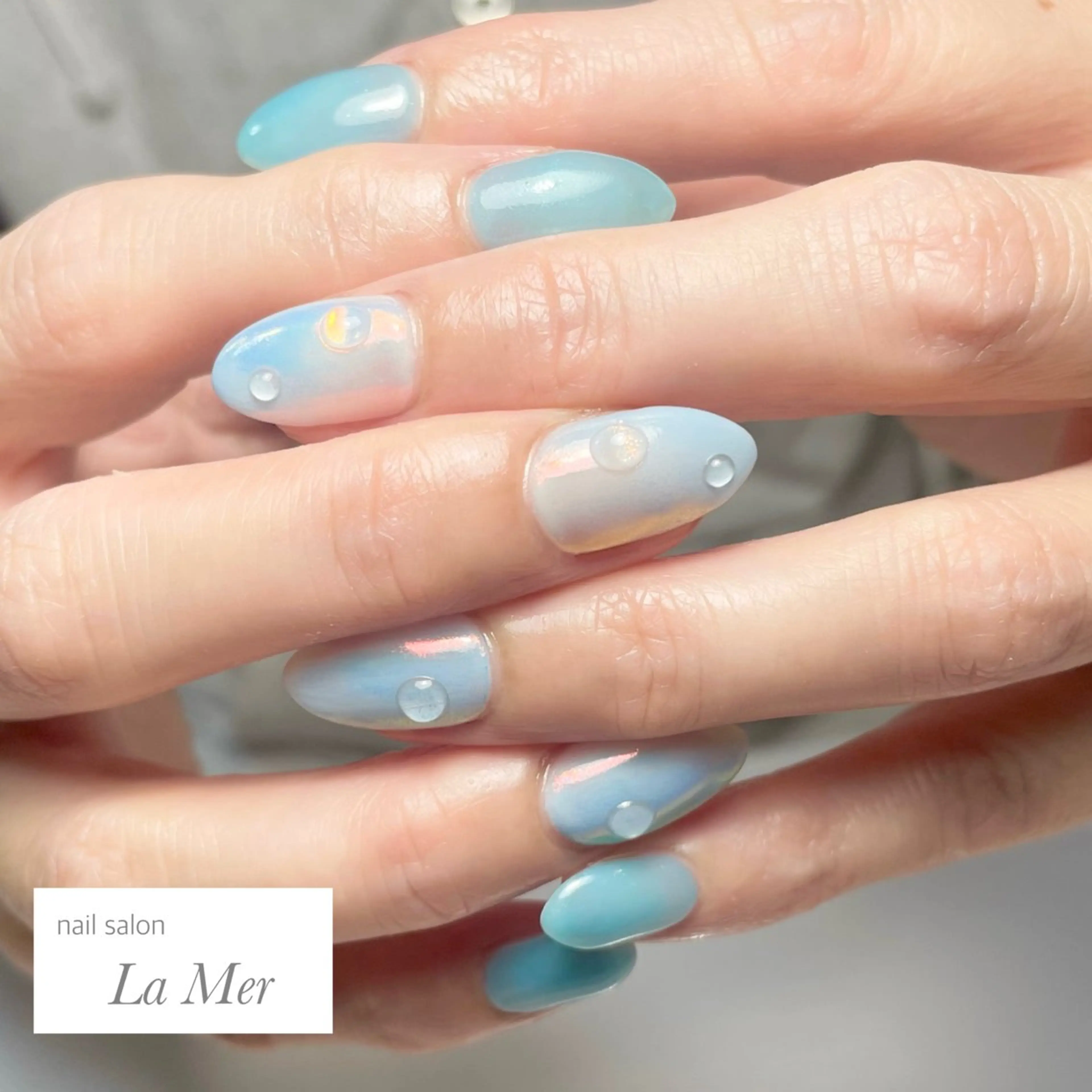 ネイル オーロラネイル ブルー ニュアンスネイル ぷっくりネイル ハンドネイル nailsalon La Merのネイルデザイン