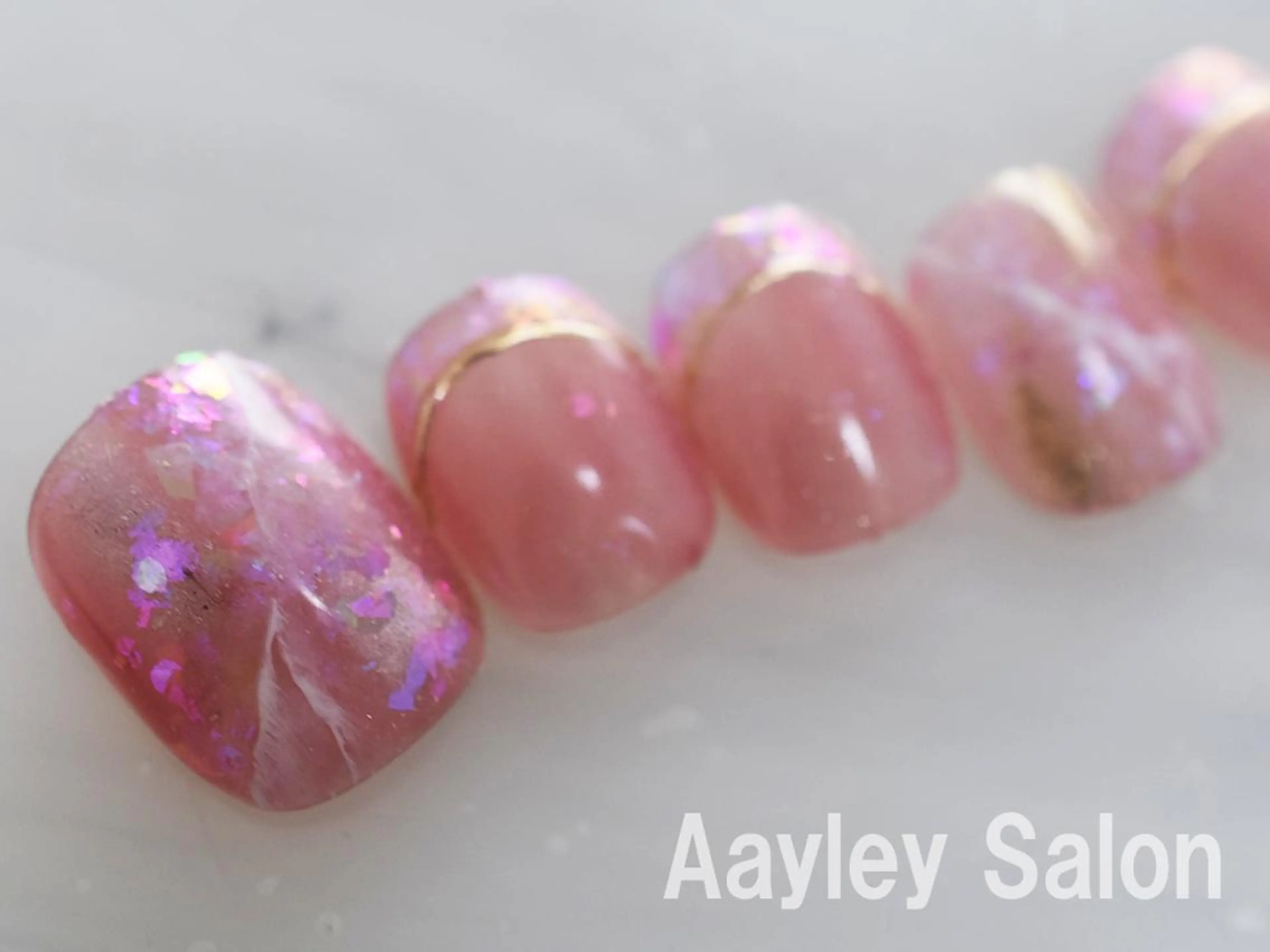 ミディアム カラー ネイル Aayley(アイリー)Salon所属・Aayley アイリ―サロンのネイルデザイン