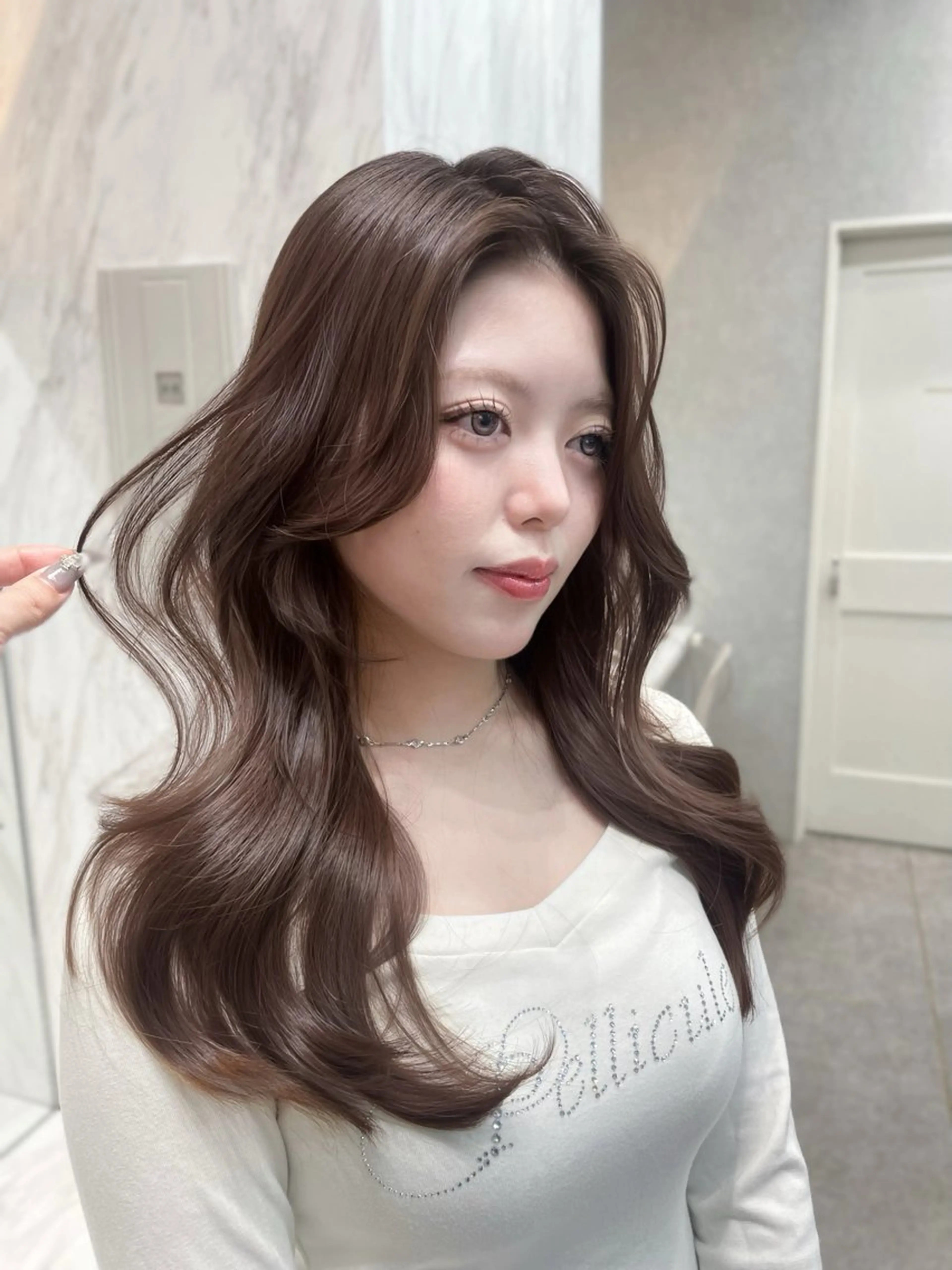 ロング ヘアカラー トリートメント Nanami / ベージュ/グレージュのヘアスタイル