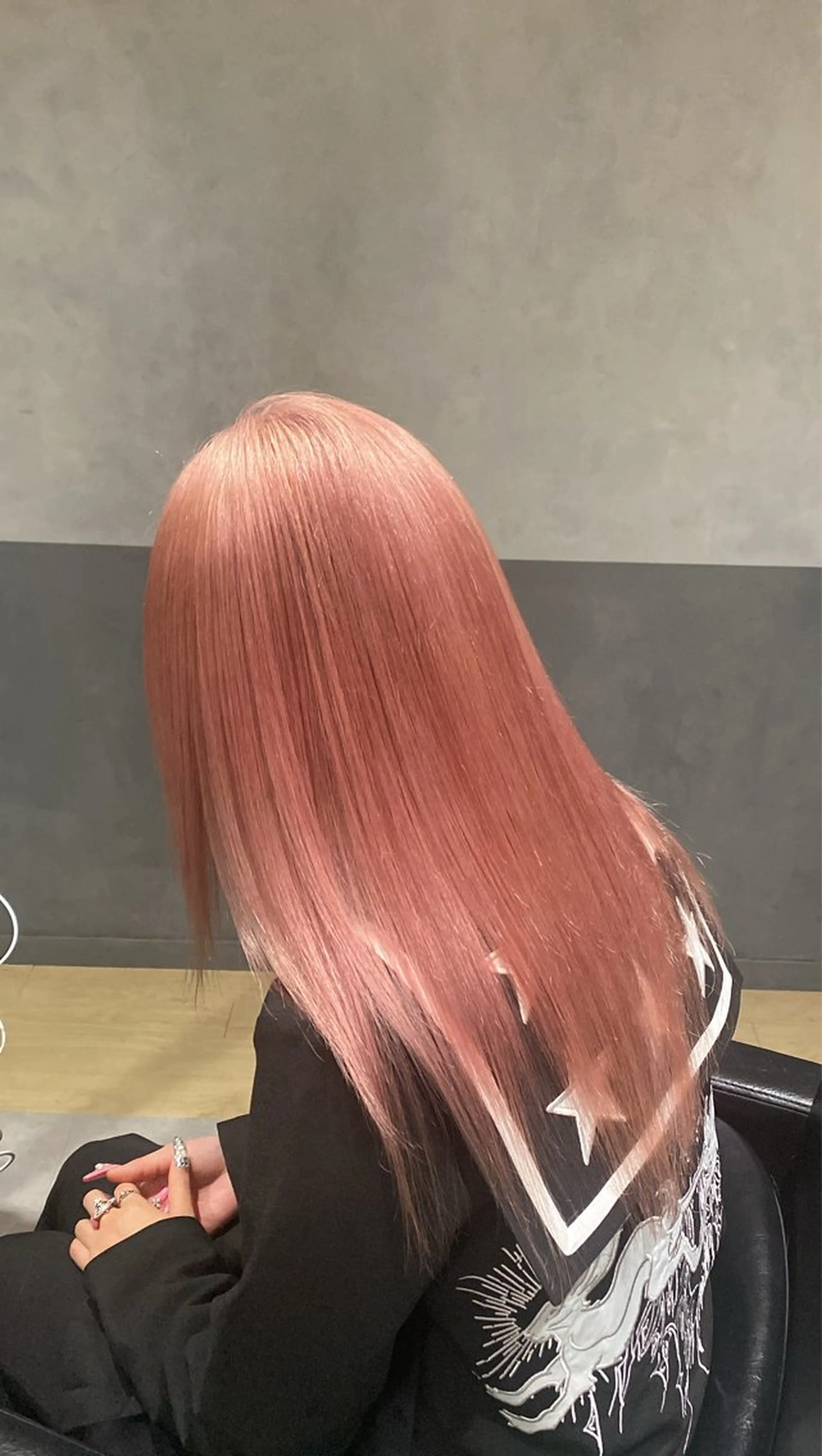 ロング ヘアカラー ハイトーンエフェクト ブリーチいち丸のヘアスタイル