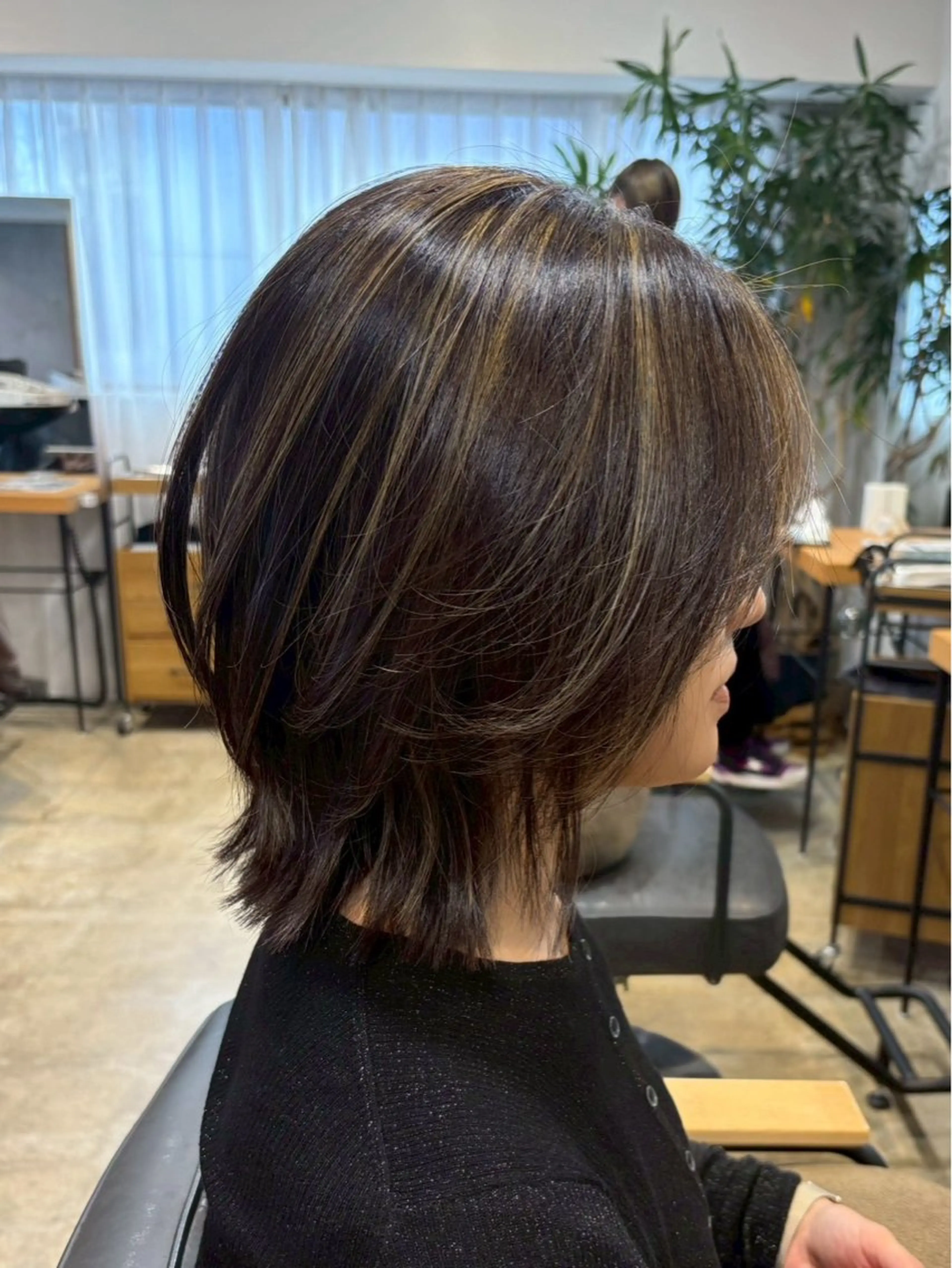 ミディアム 山崎 彩音のヘアスタイル