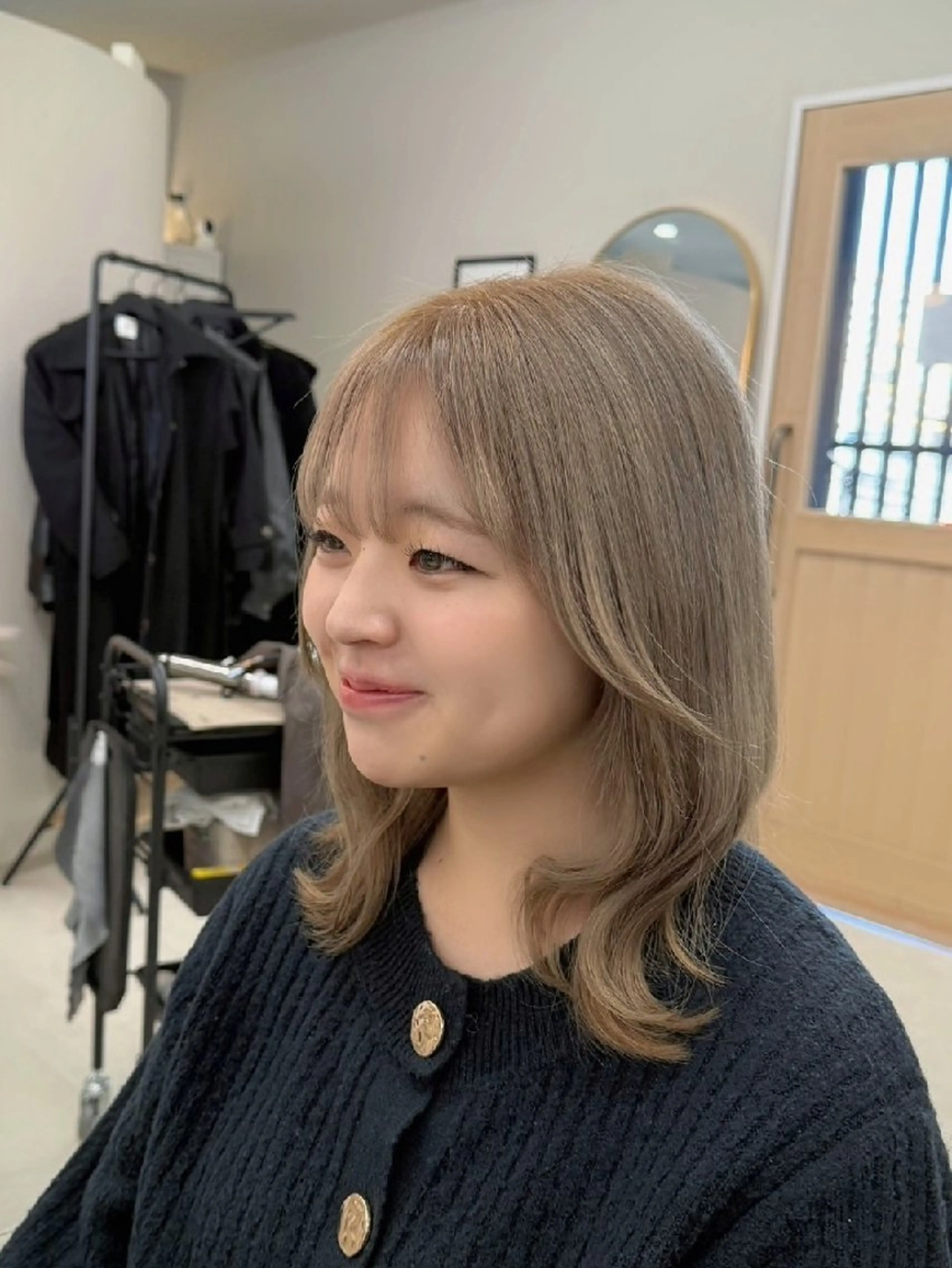 ミディアム カラー ベージュカラー ブリーチ ケアブリーチ ダブルカラー グレージュ Cream HAIR&TREATMENT　クリーム　町田所属・-Cream- クリーム町田店のヘアスタイル