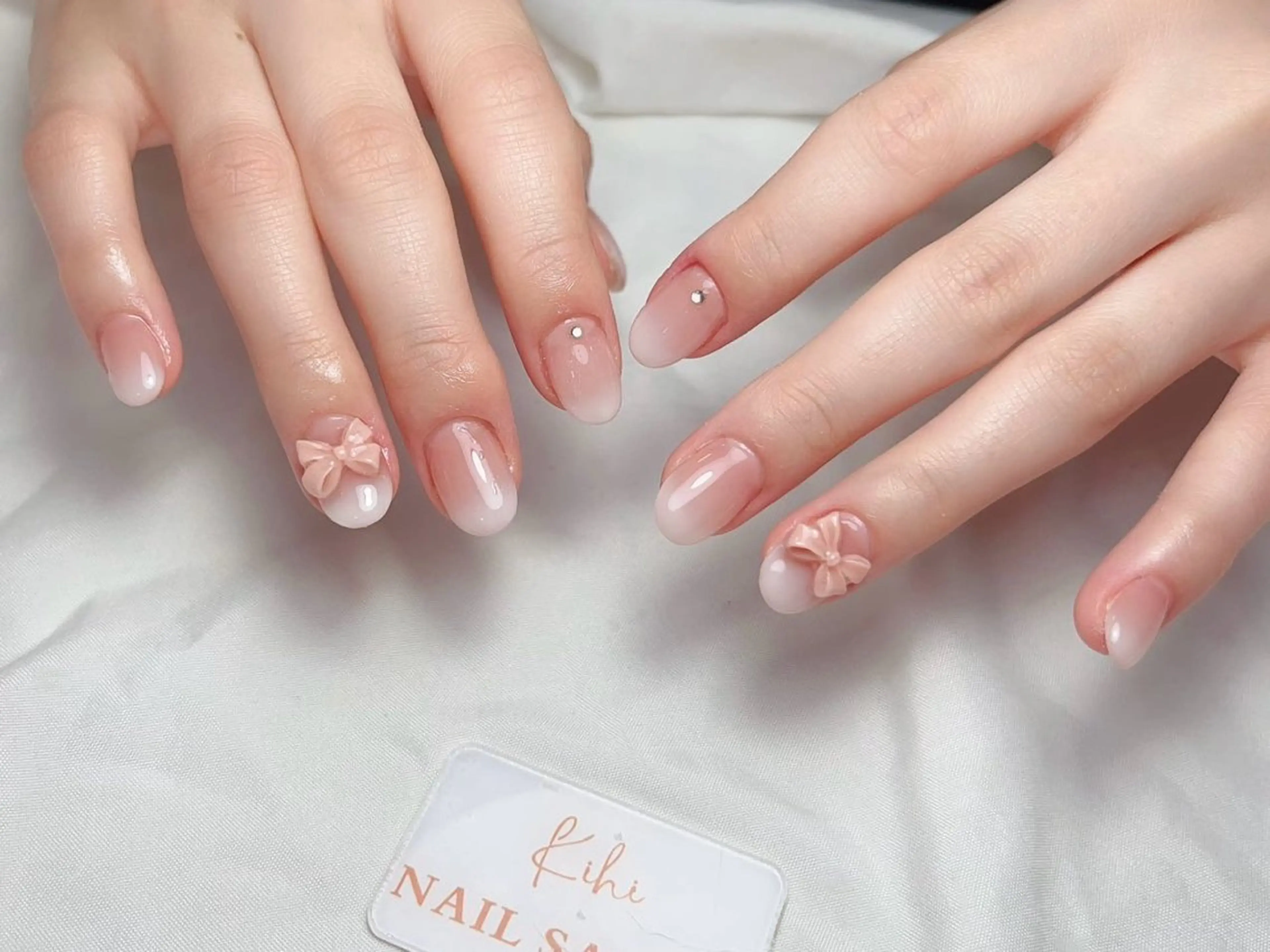 ネイル アートネイル フレンチネイル ジェルネイル グラデーション 韓国ネイル ハンドネイル さくら💮💮 【オフ無料】のネイルデザイン