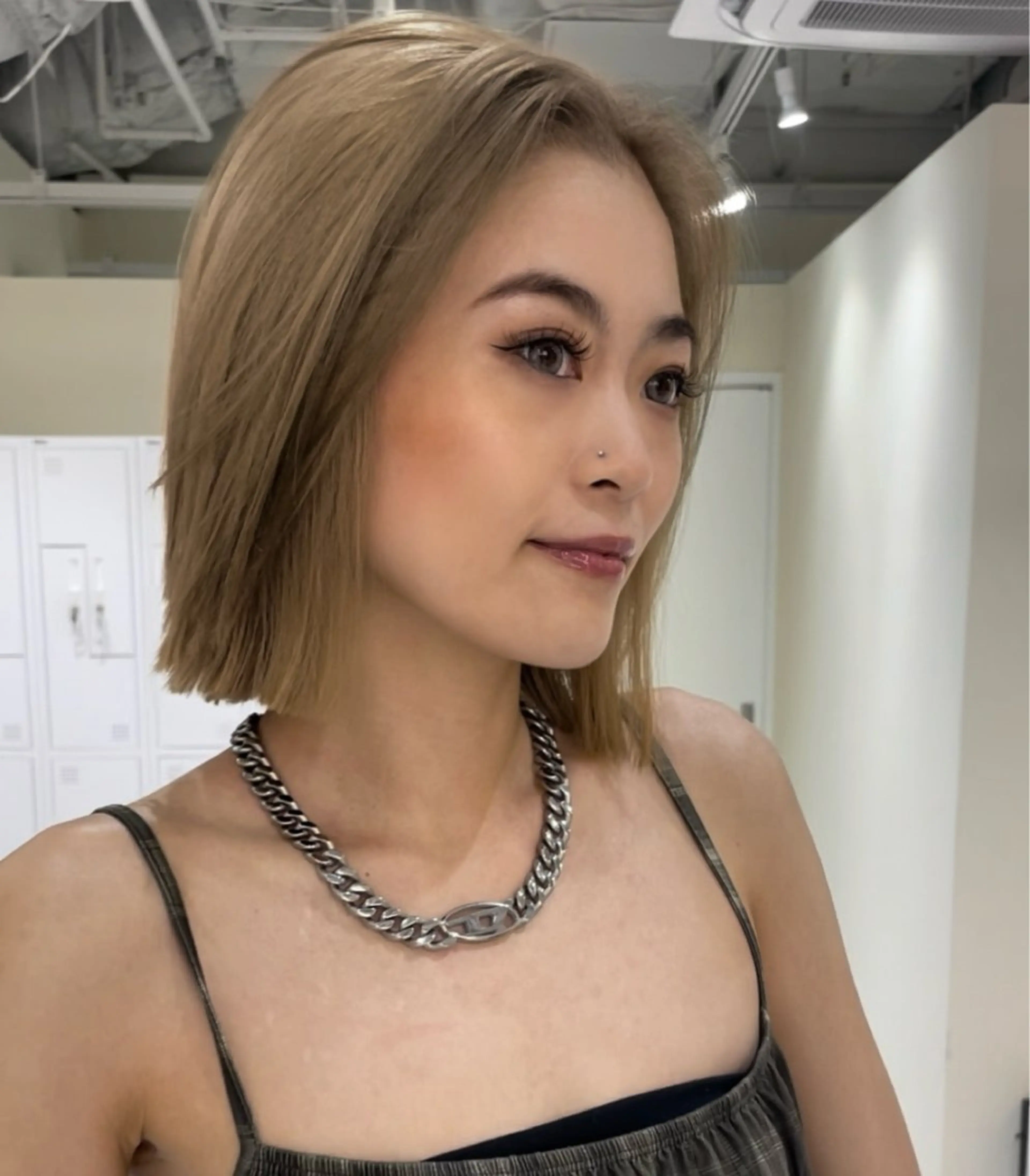 ショート カラー アッシュ ベージュカラー ブリーチ 透明感カラー ダブルカラー レイヤー /髪質改善/ariのヘアスタイル