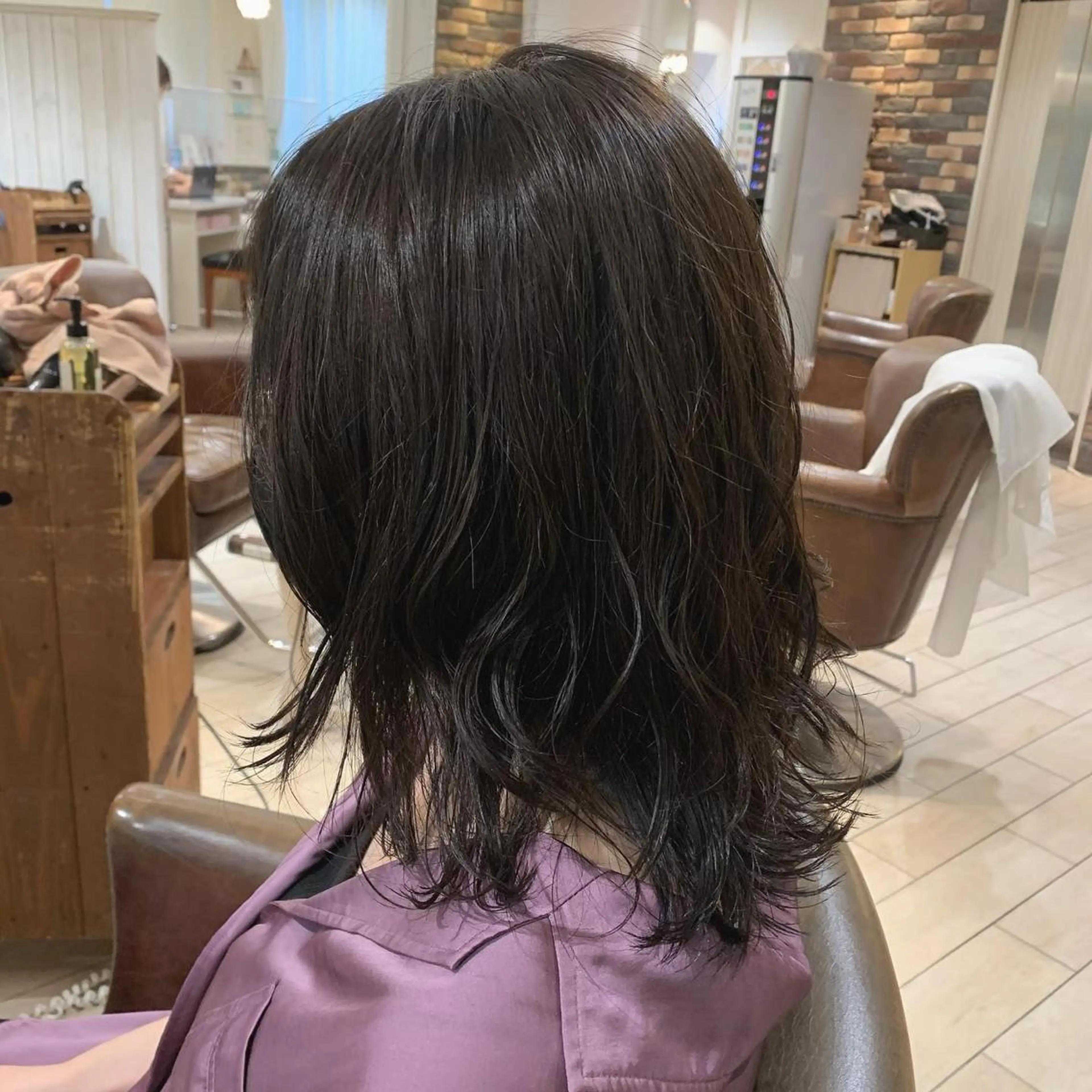 ミディアム カラー パーマ ヘアアレンジ 顔周りカット レイヤーカット 小顔カット メンズパーマ特化🔥 ツイスパ/シャドウのヘアスタイル