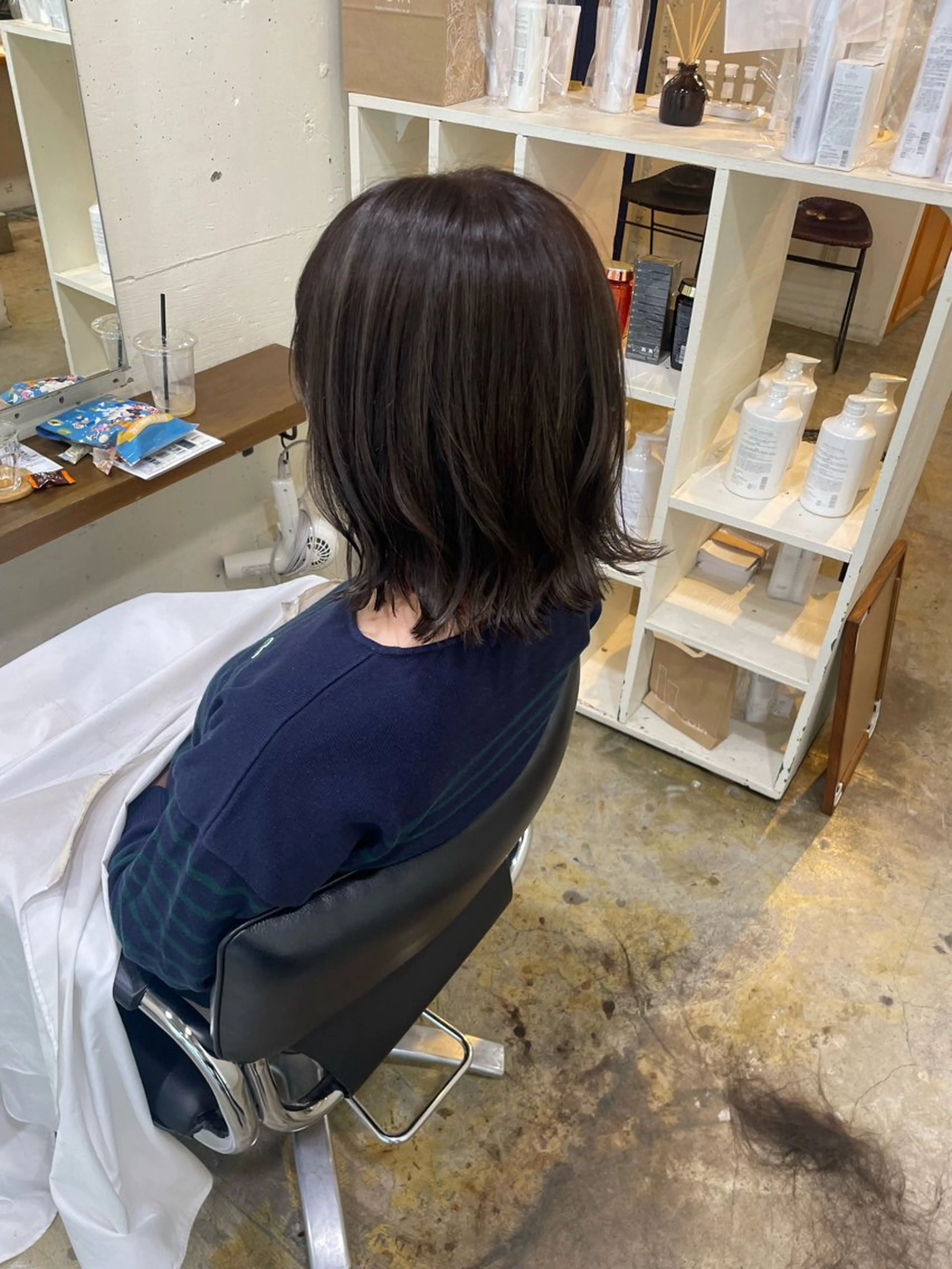 ミディアム カラー アッシュ アッシュグレー ヘアカラー トリートメント MIOベージュカラー 柔らかいカラーのヘアスタイル