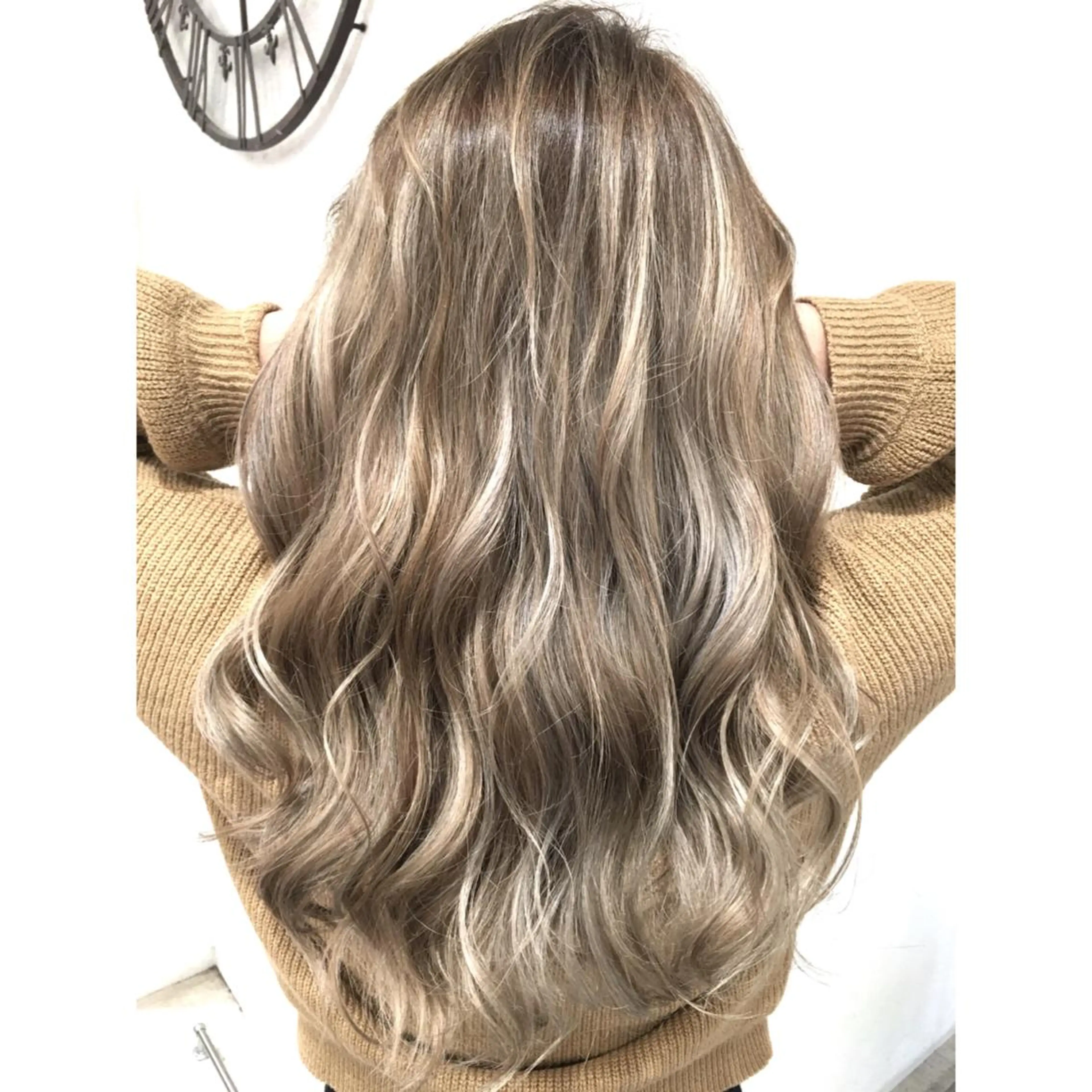 セミロング カラー ベージュカラー ハイライトカラー 3Dハイライト ハイライト ヘアカラー トリートメント 井上 一平のヘアスタイル